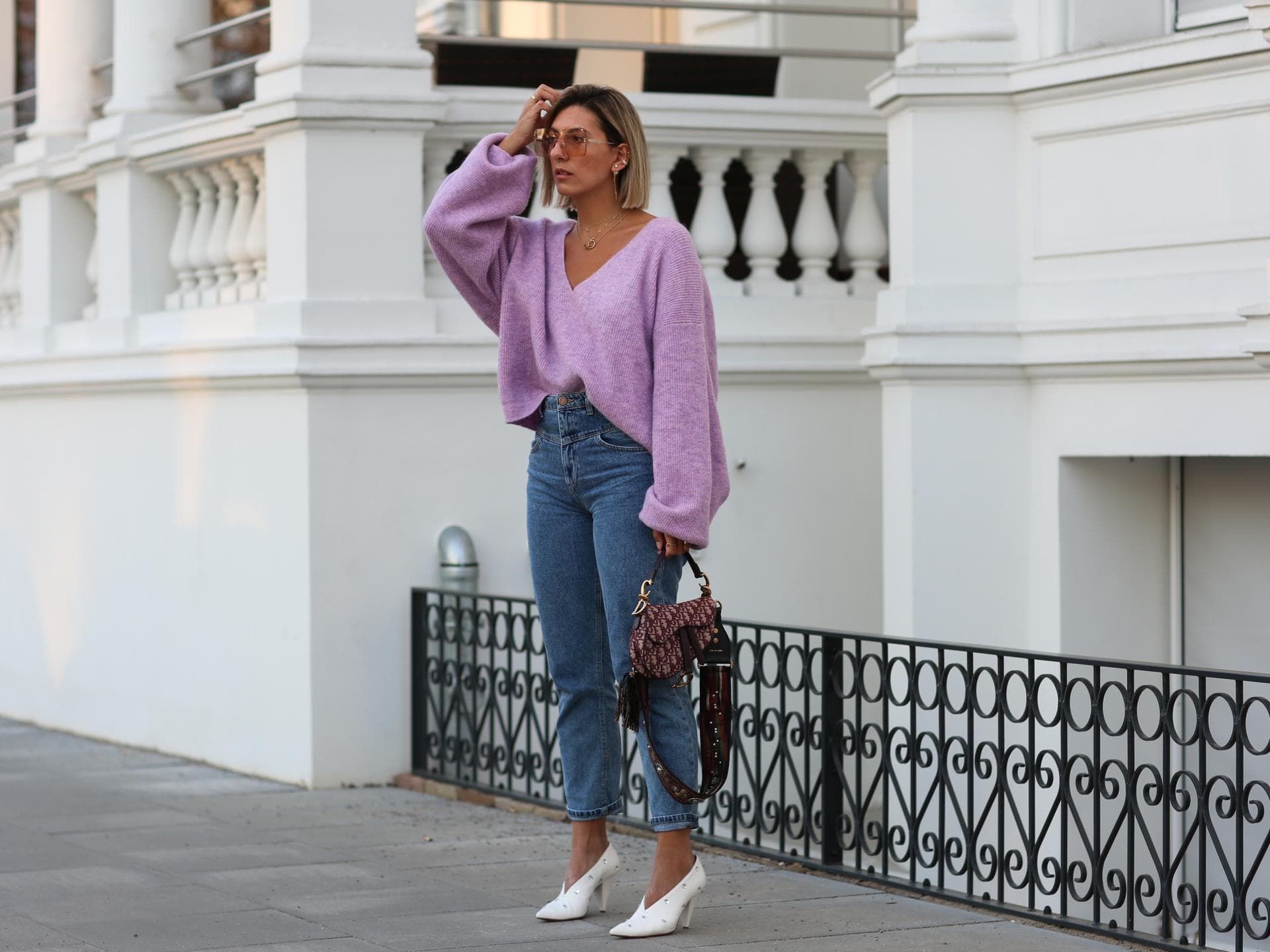 Strickpullover mit Jeans 