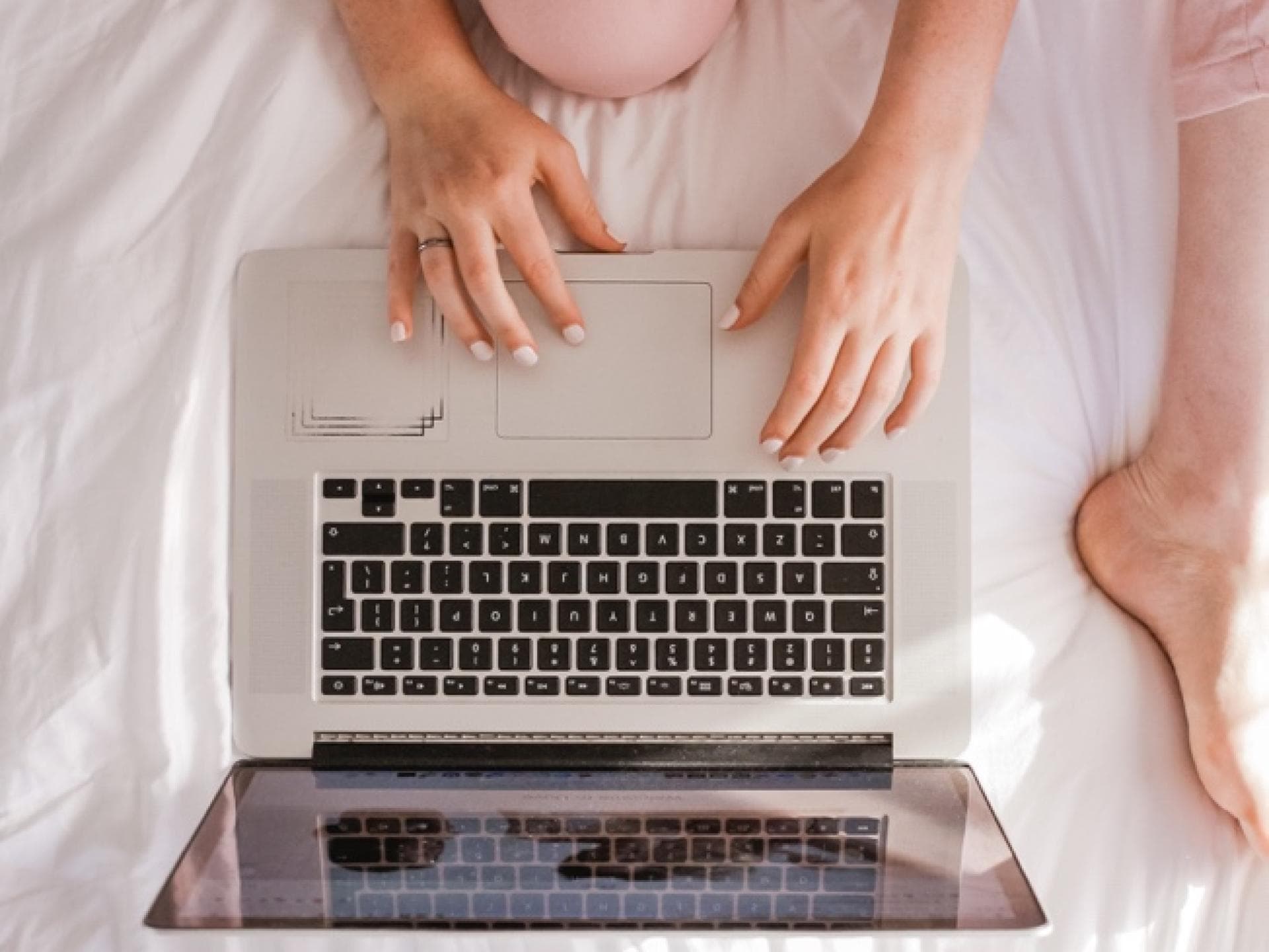 Frau am Laptop 