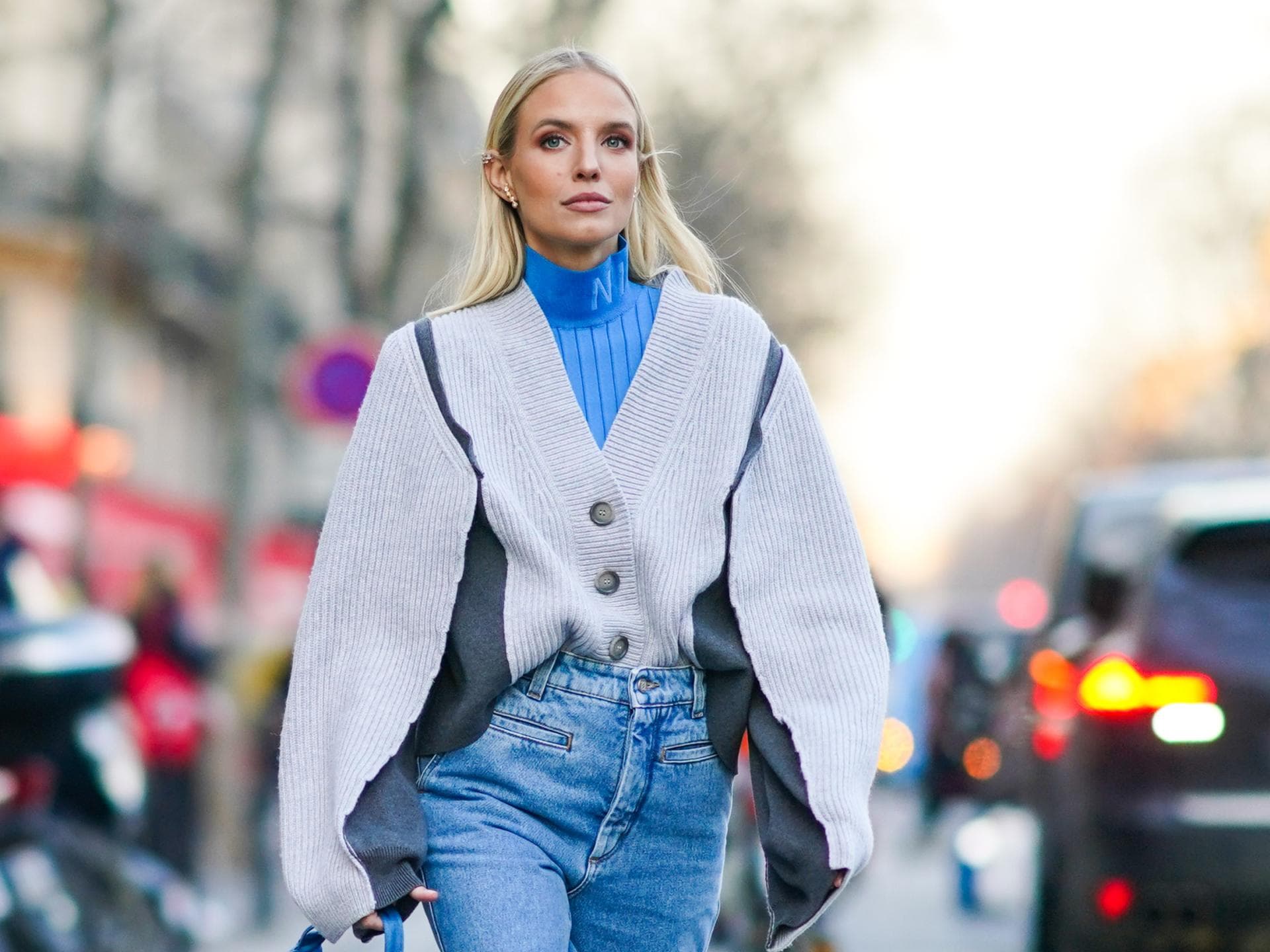 Leonie Hanne trägt Cardigan