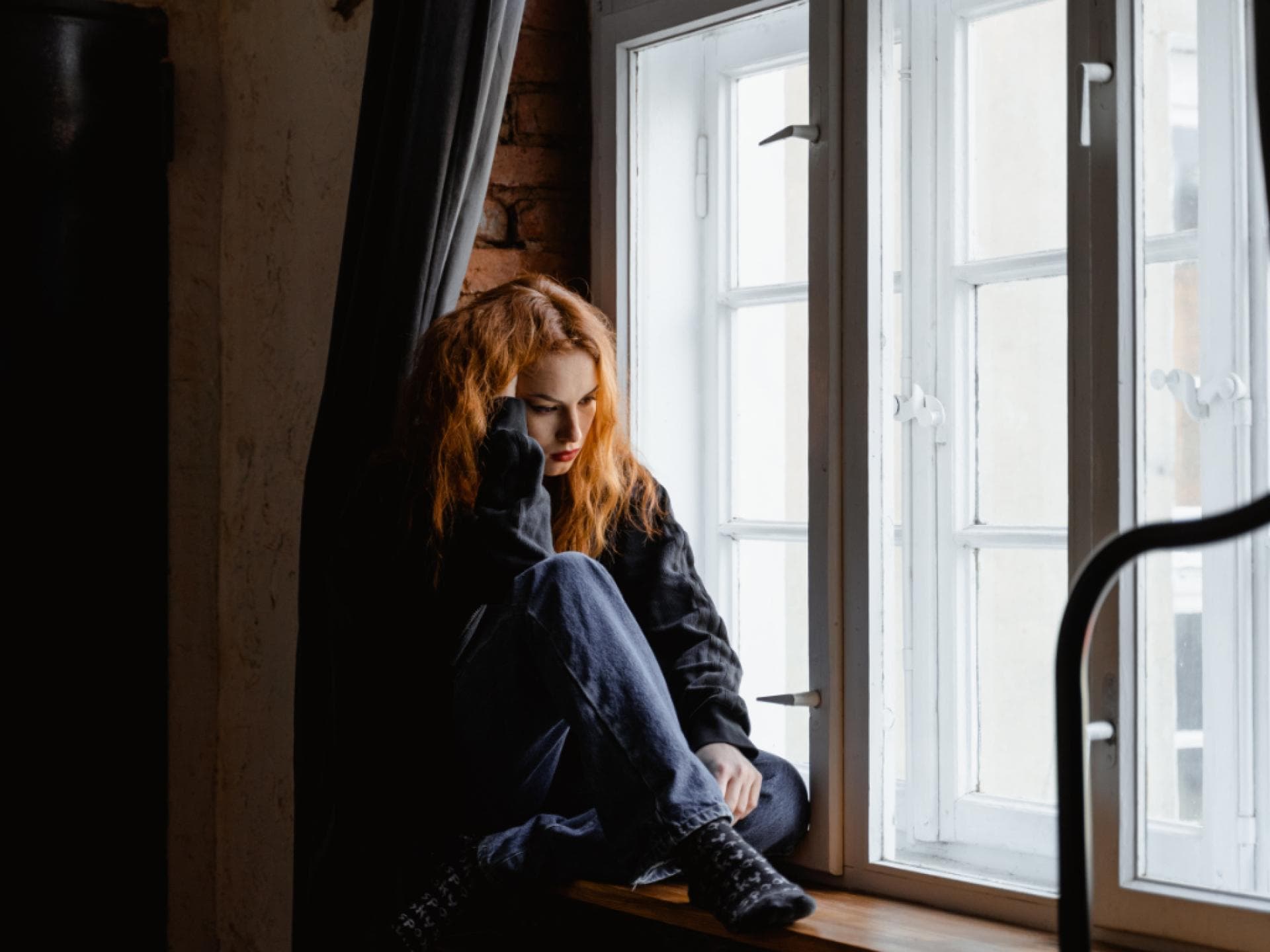 Eine Frau trauert