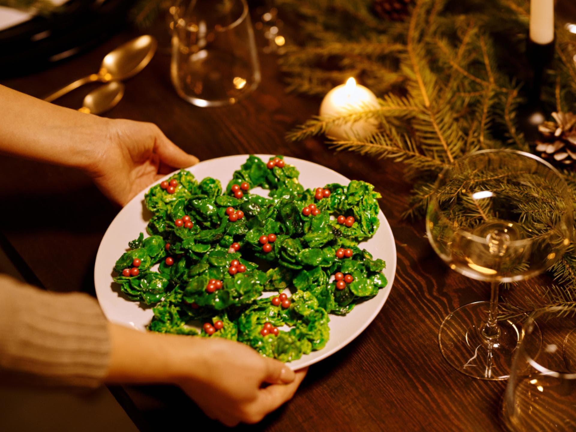 Veganes Weihnachtsessen am Tisch