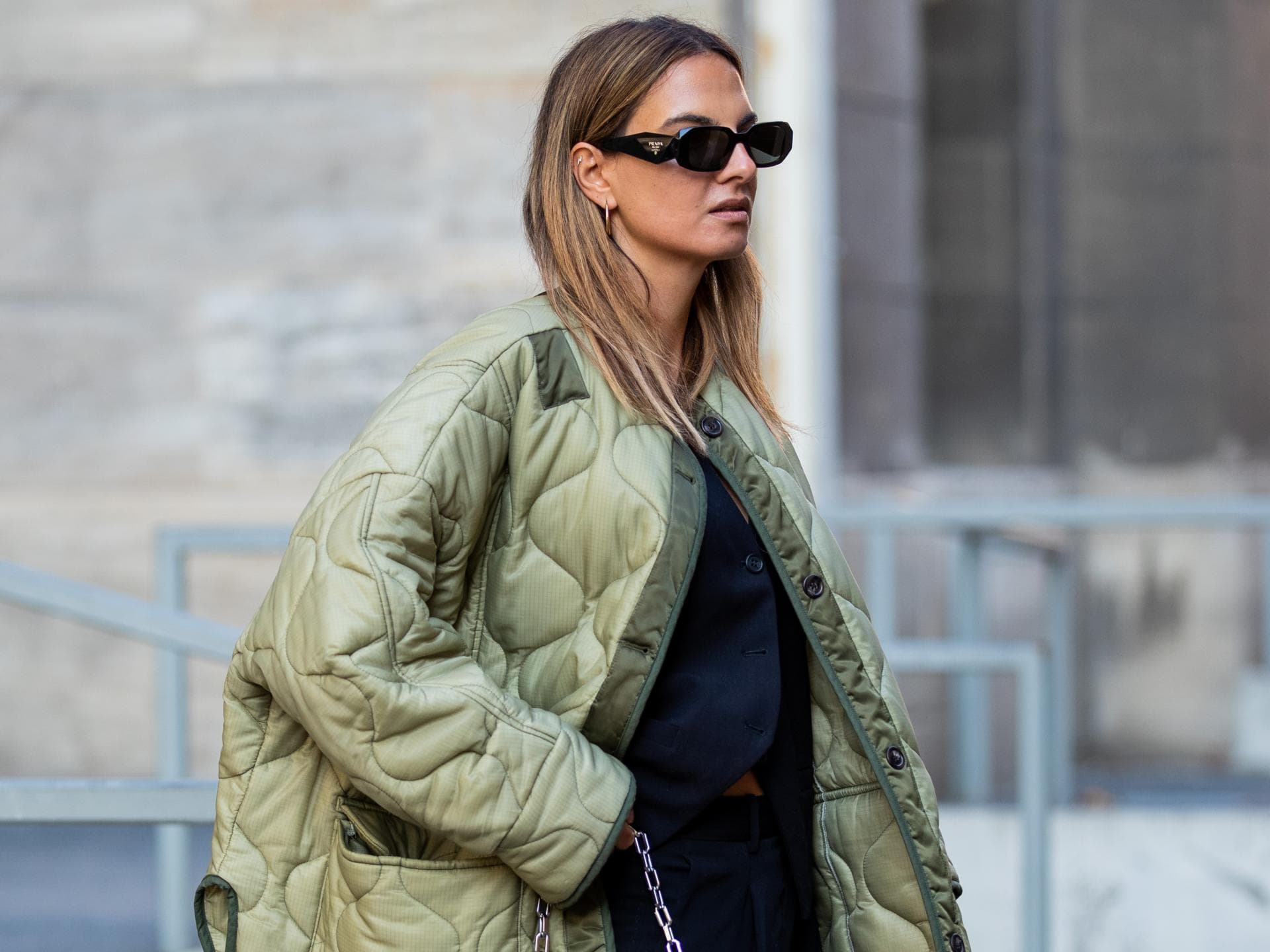 Anna Winter trägt Steppjacke 