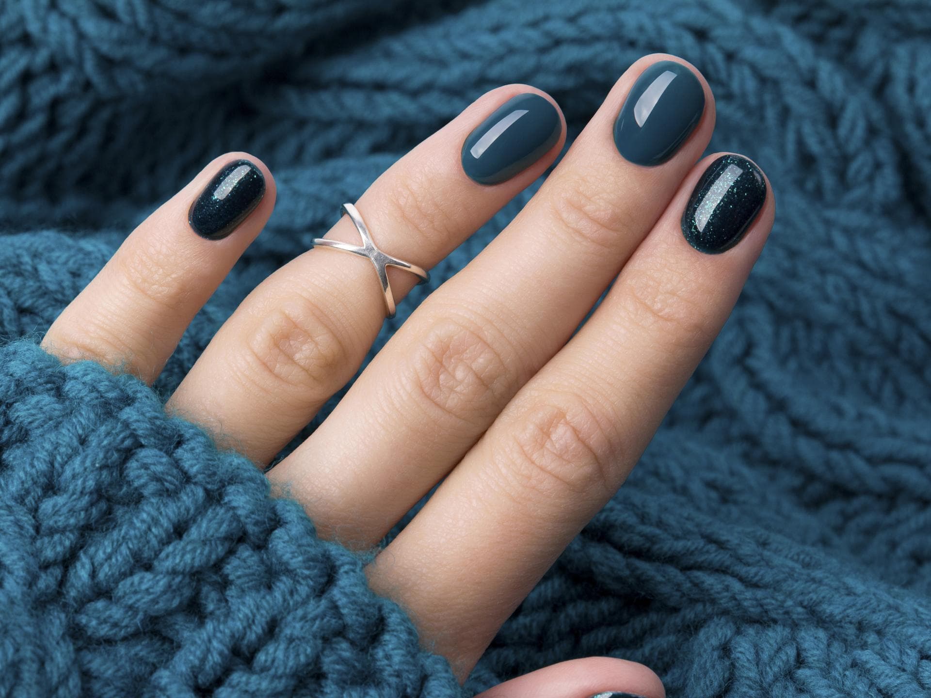 Blaue Nägel