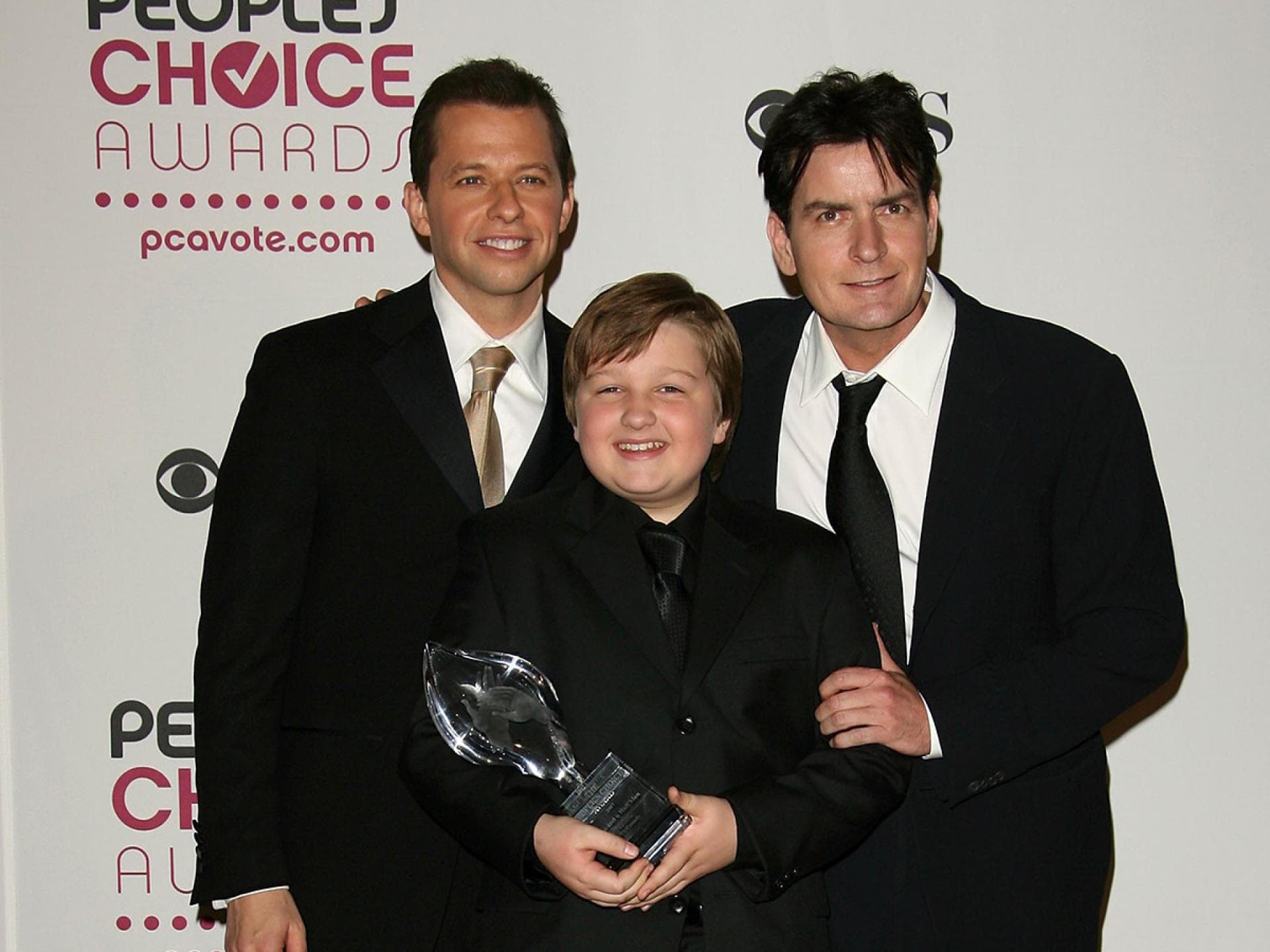 Jon Cryer, Charlie Sheen und Angus T. Jonas