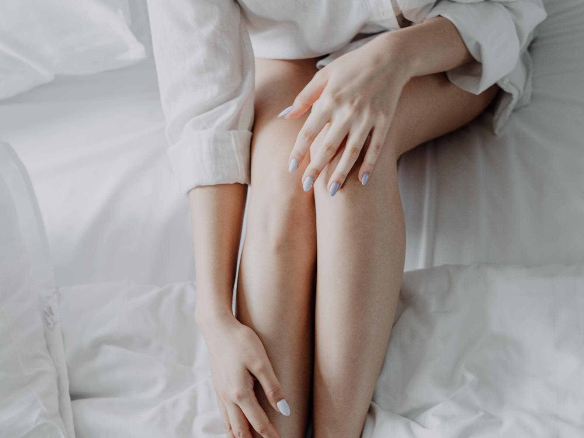 Frau mit glatten Beinen
