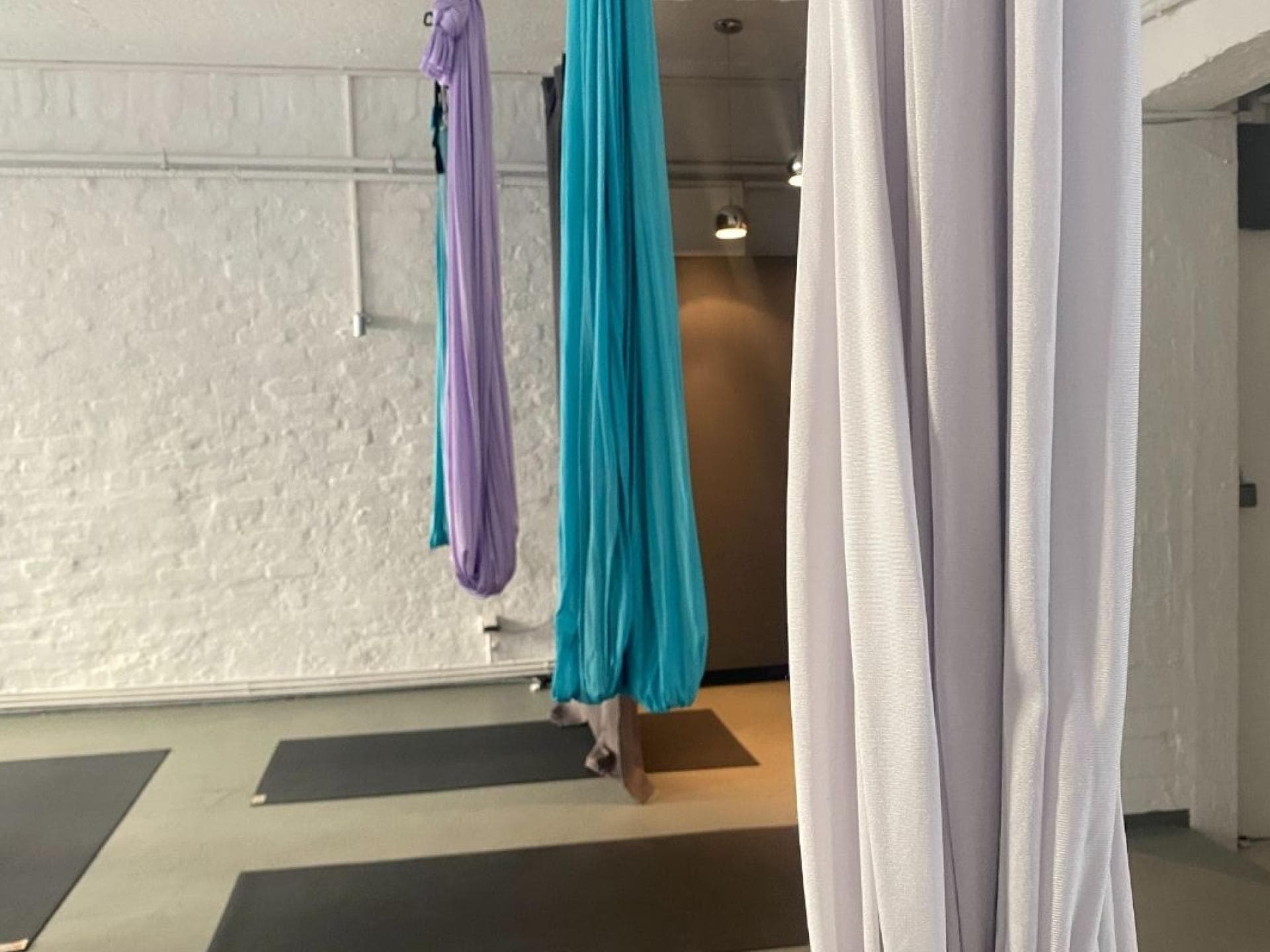 Unsere Erfahrungen beim Aerial Yoga Aerial Yoga Studio