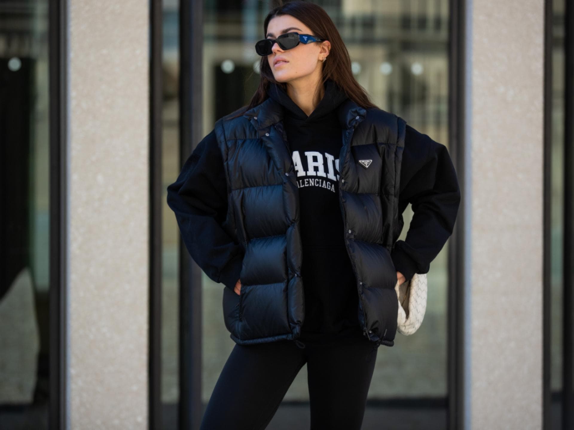 Frau mit Puffer-Weste Frau mit Puffer-Weste