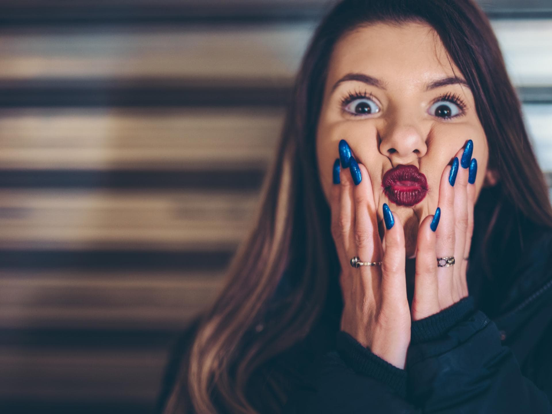 Blaue Nägel