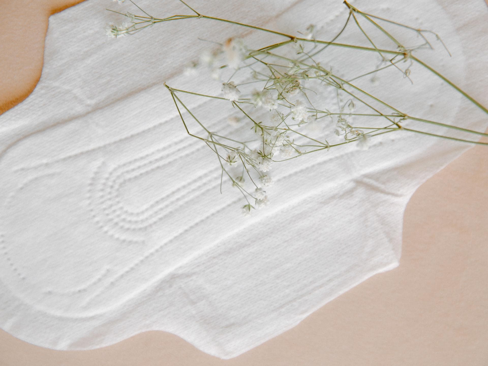 Binde mit Blumen