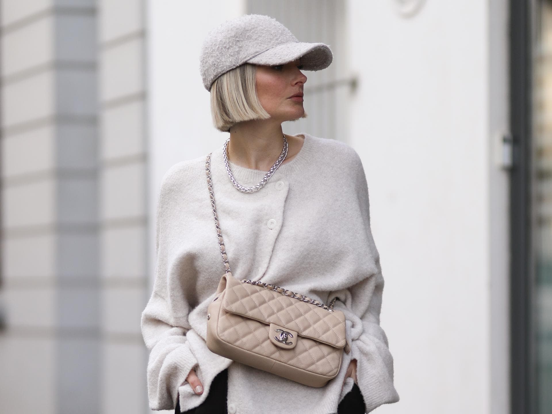 Frau mit Cap
