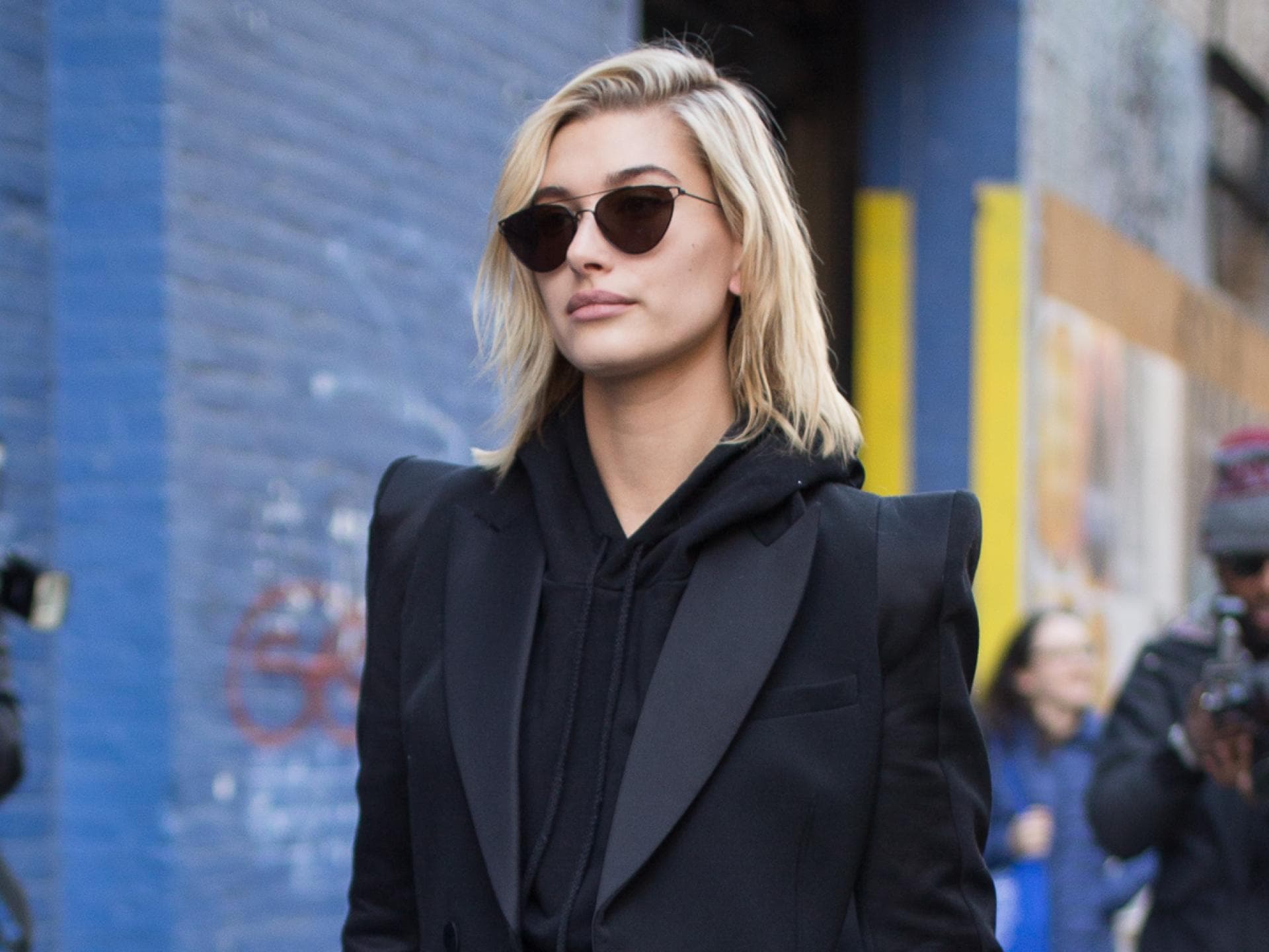 Hailey Bieber Seitenscheitel