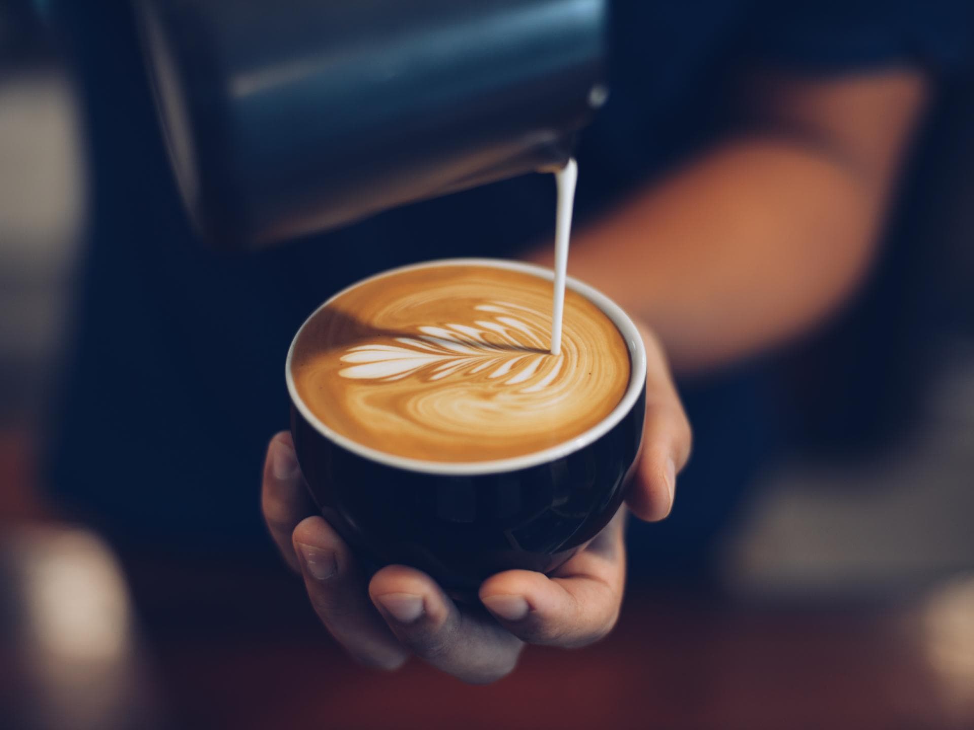Latte Art beim Cappuccino