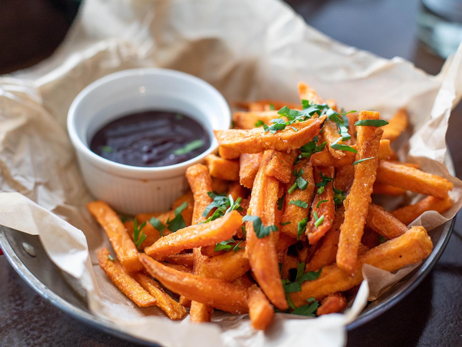 Pommes mit Petersilie