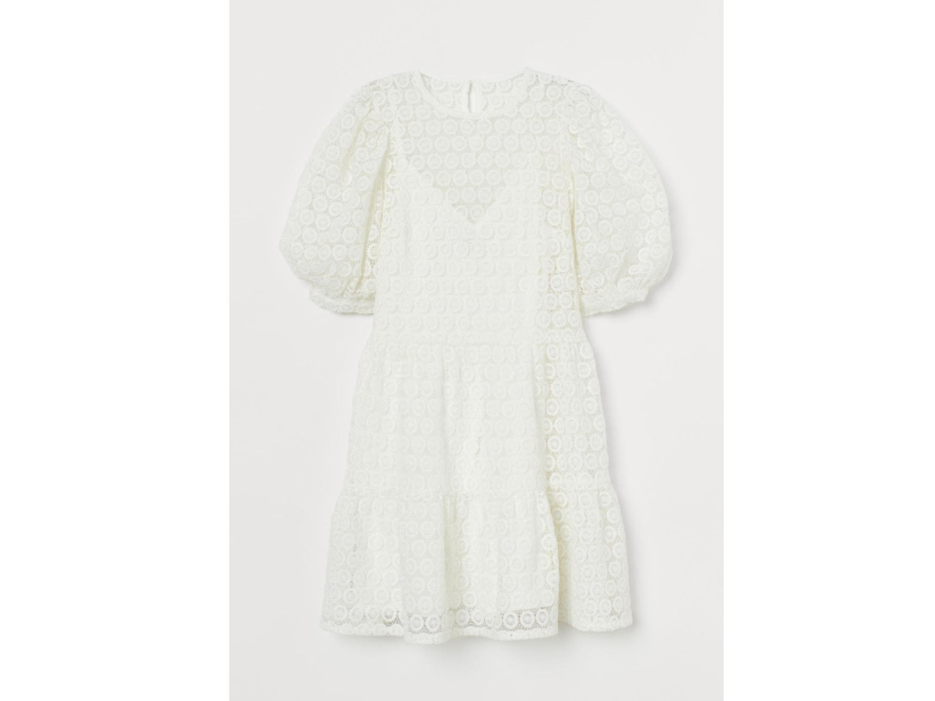 weißes Spitzenkleid mit Puffärmeln 