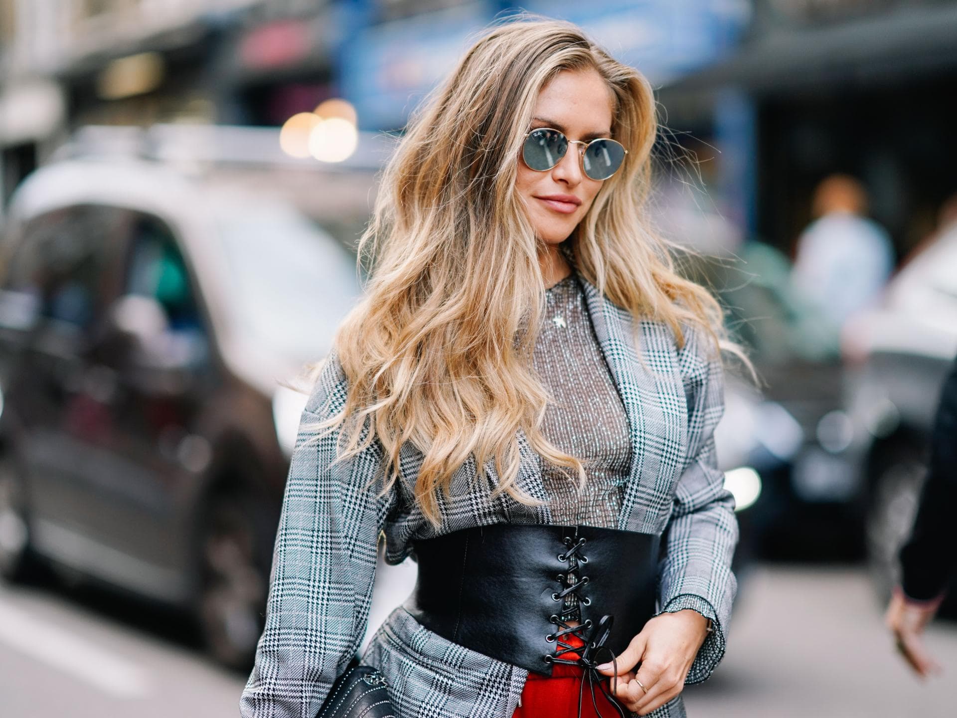 Maja Malnar mit blonden Strähnen und langen Haaren