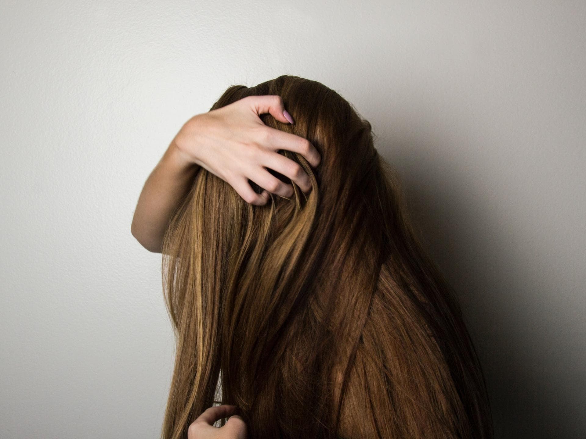 Frau mit braunen Haaren