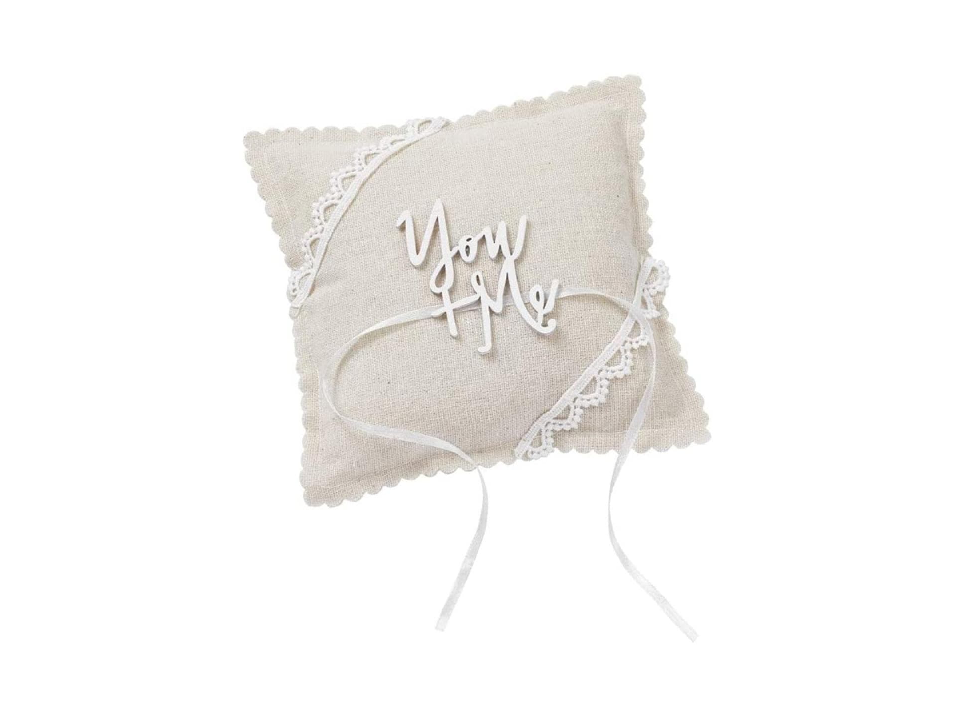 Ringkissen mit "You+Me"-Aufschrift