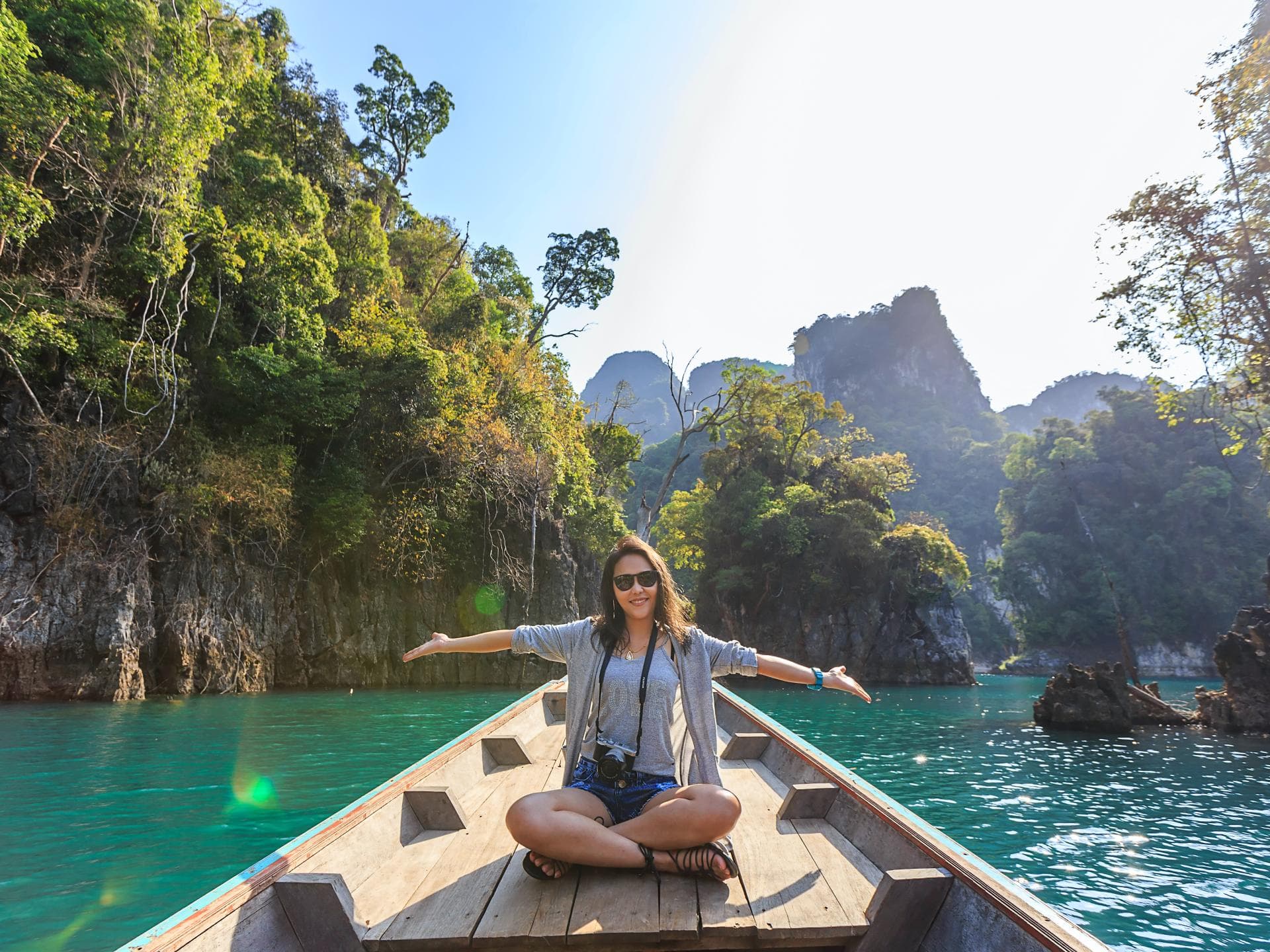 Save the Planet Frau im Boot Urlaub
