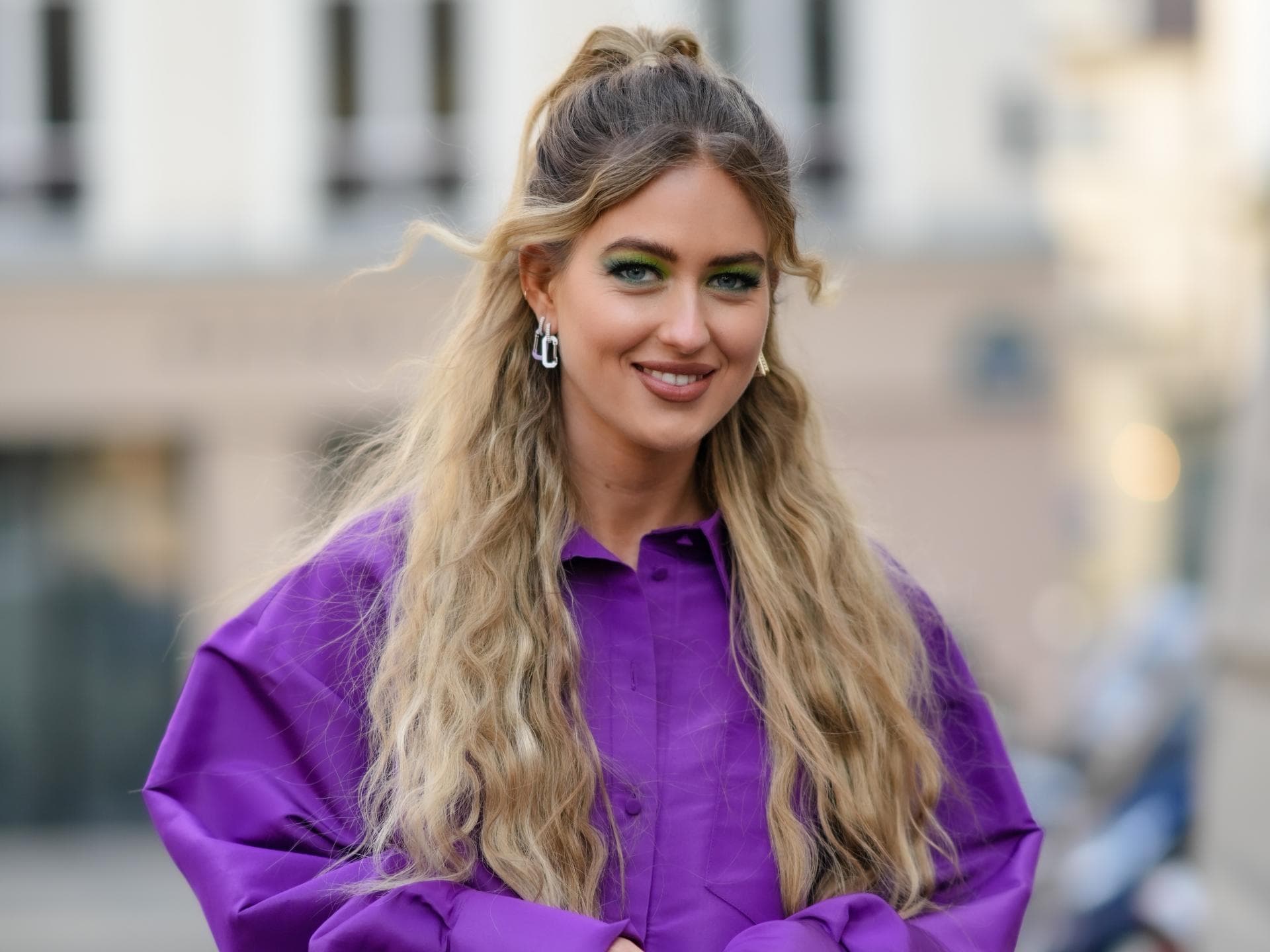 Emili Sindlev mit Beach Waves
