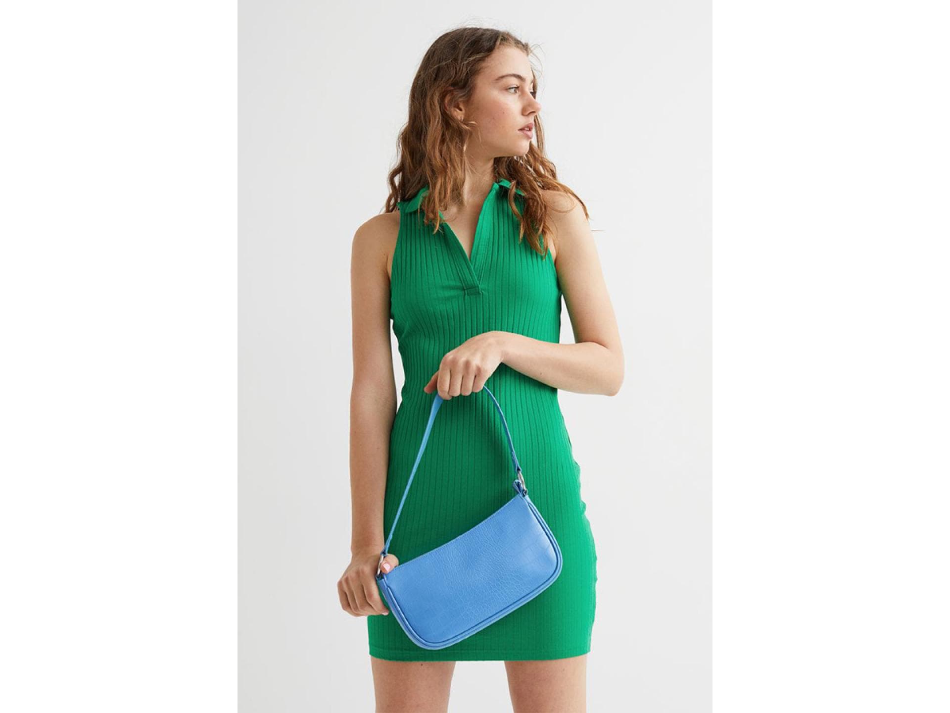 Geripptes Kleid mit Kragen