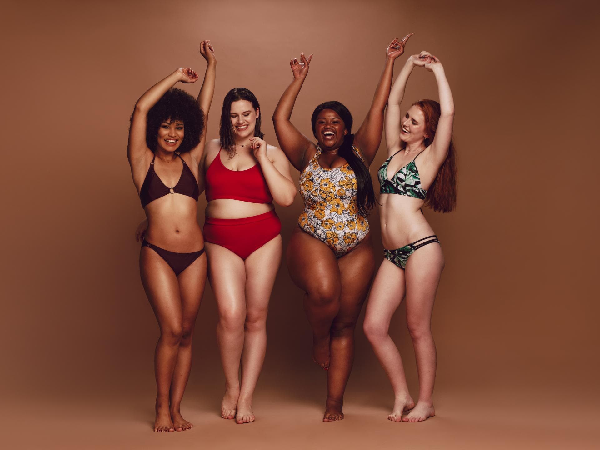 Curvy-Frauen im Bikini