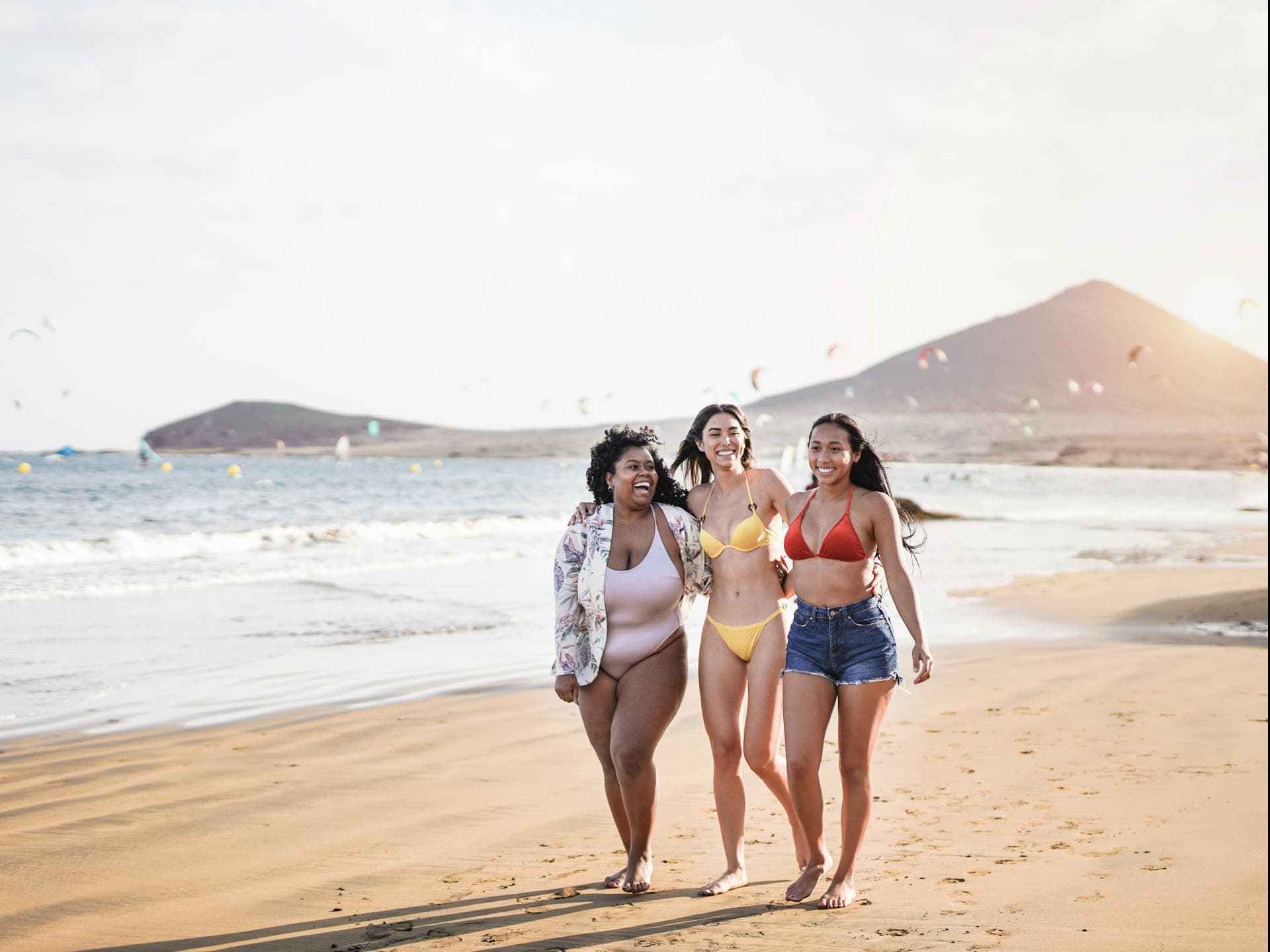 Curvy-Frauen im Bikini