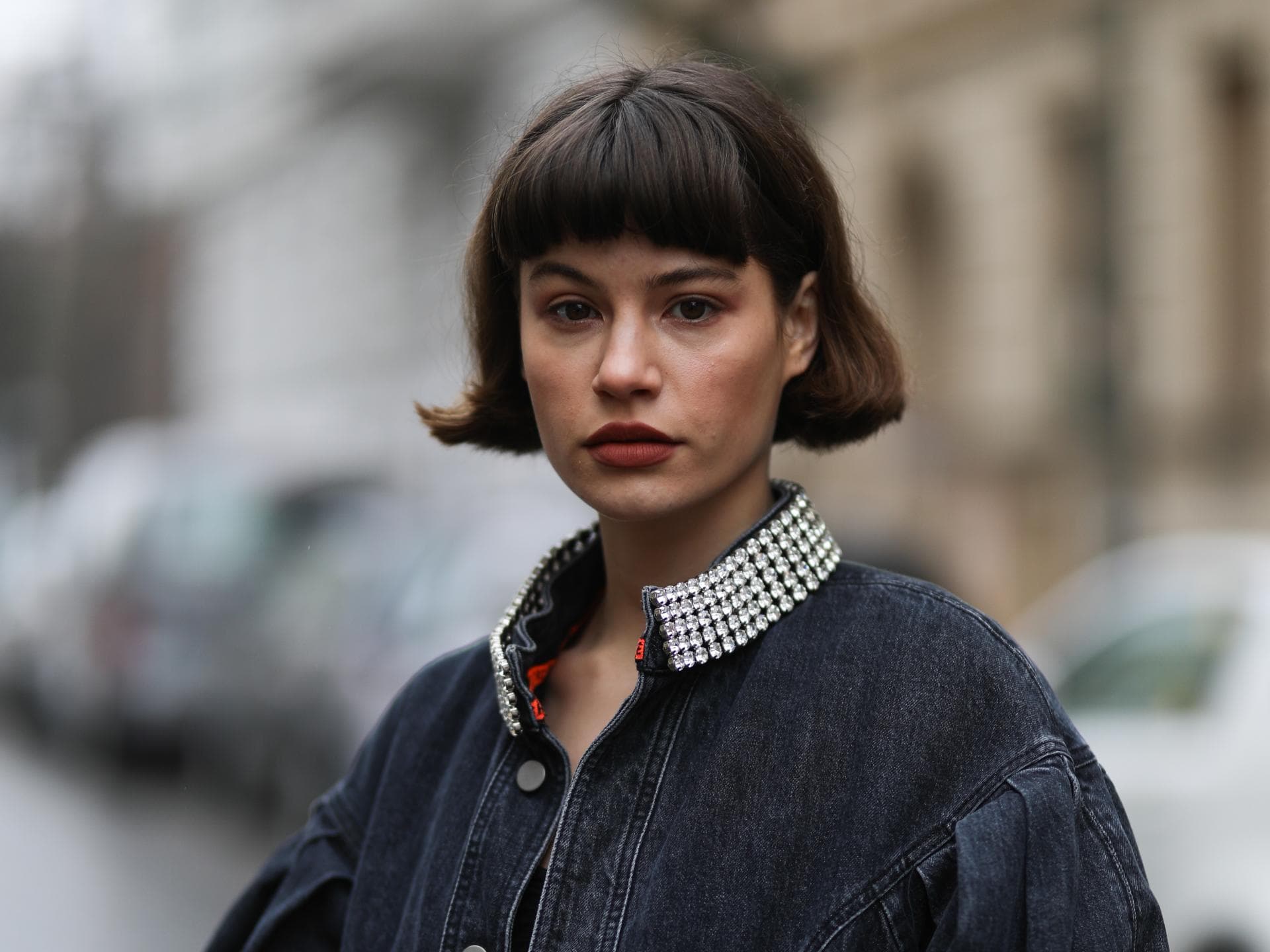 Frisuren-Trend 2022: Der "Blow Out Bob" lässt feine Haare viel voluminöser wirken