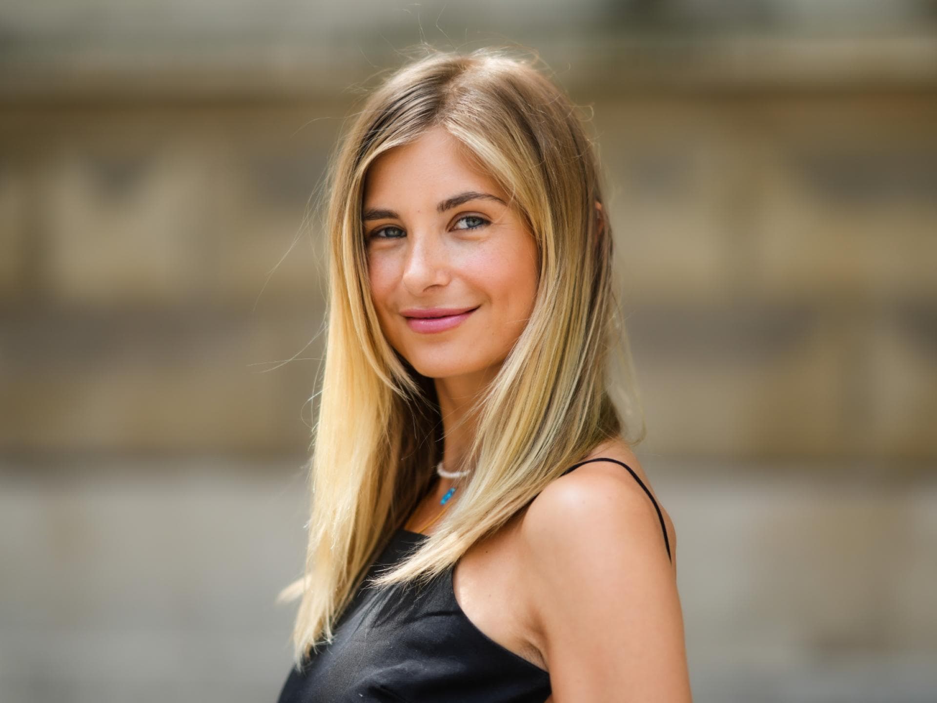 Frau mit blonden Haaren Frau mit blonden Haaren
