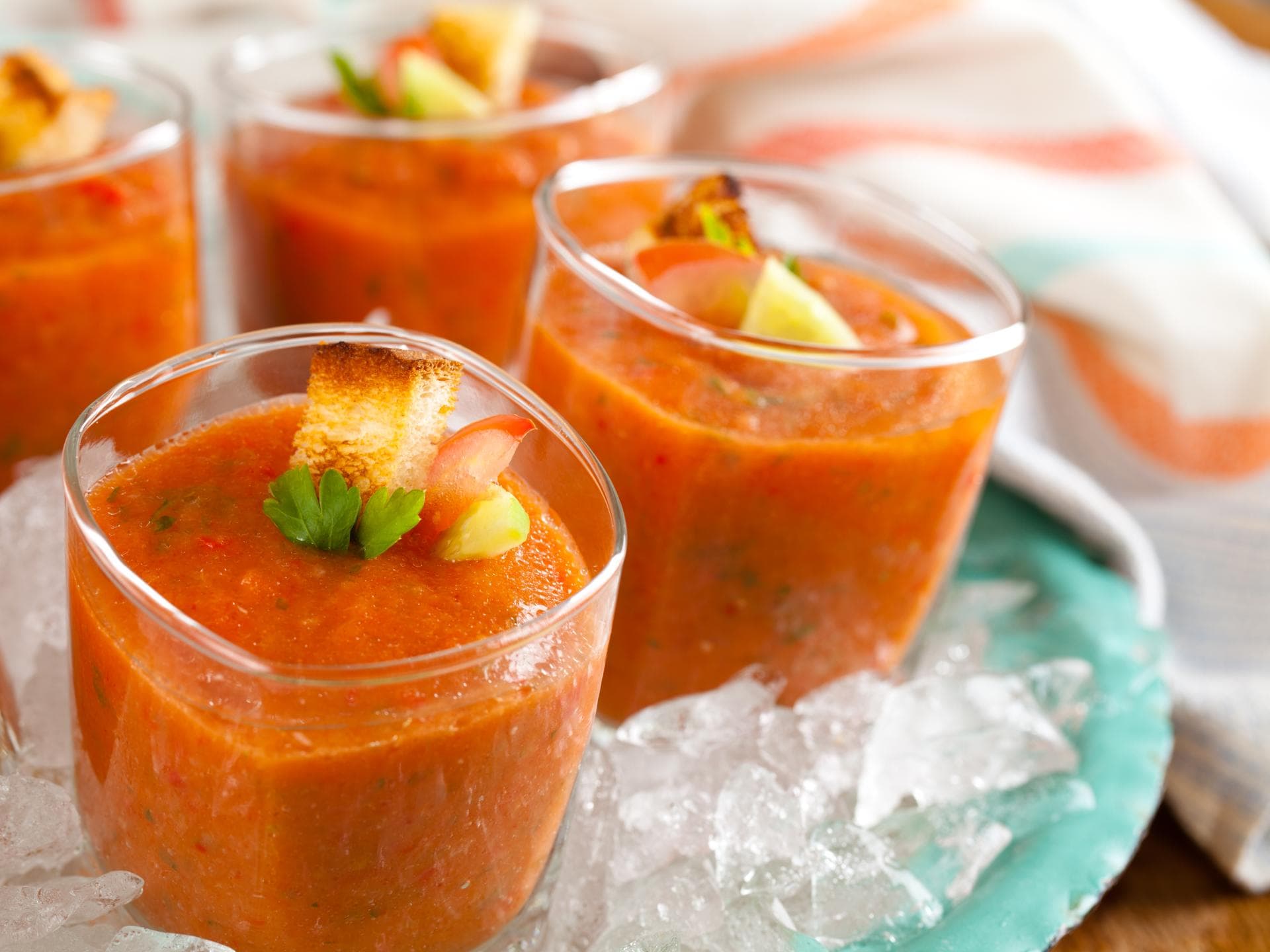 Gazpacho angerichtet im Glas