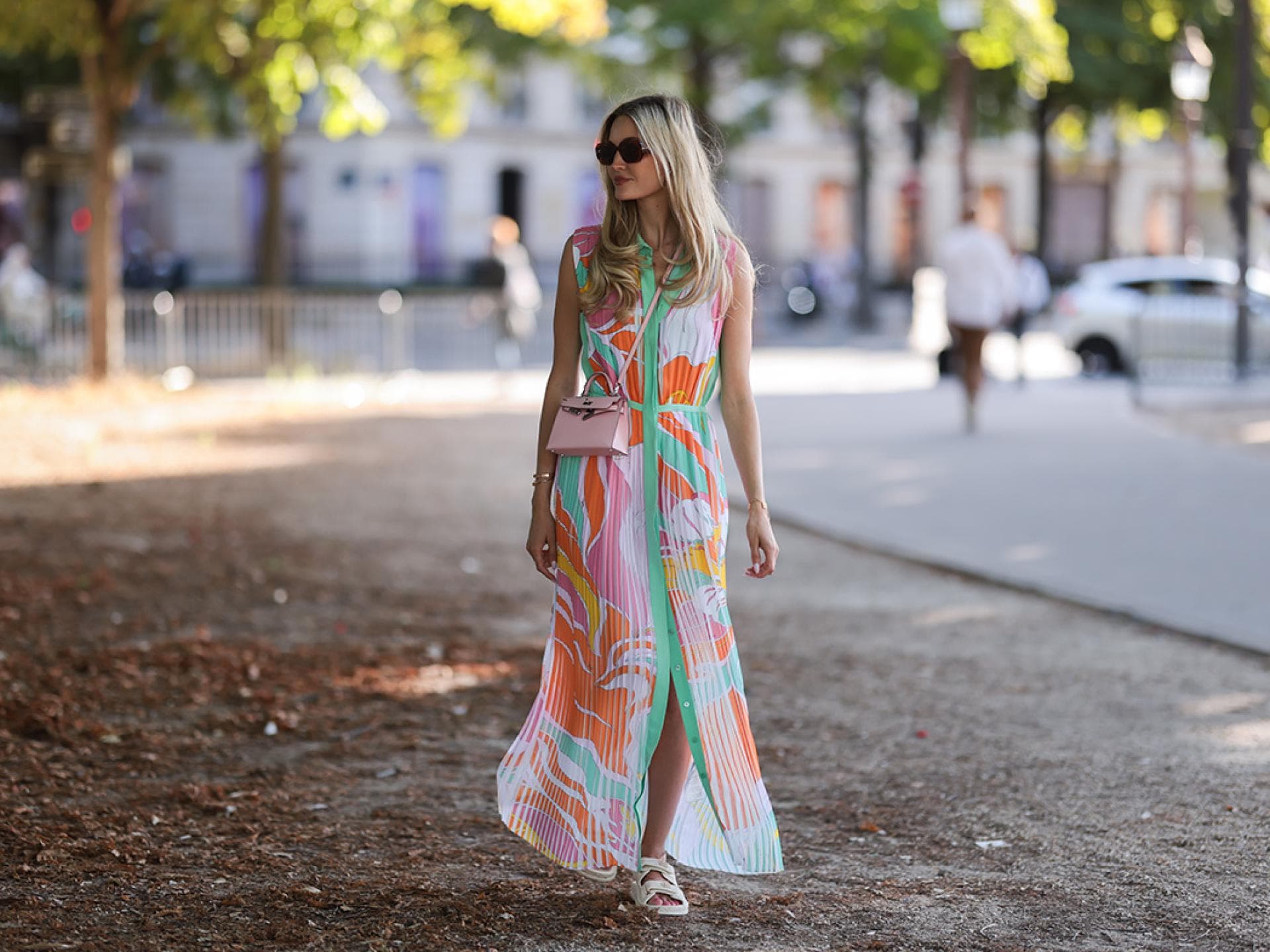 Mandy Bork trägt ein Maxikleid