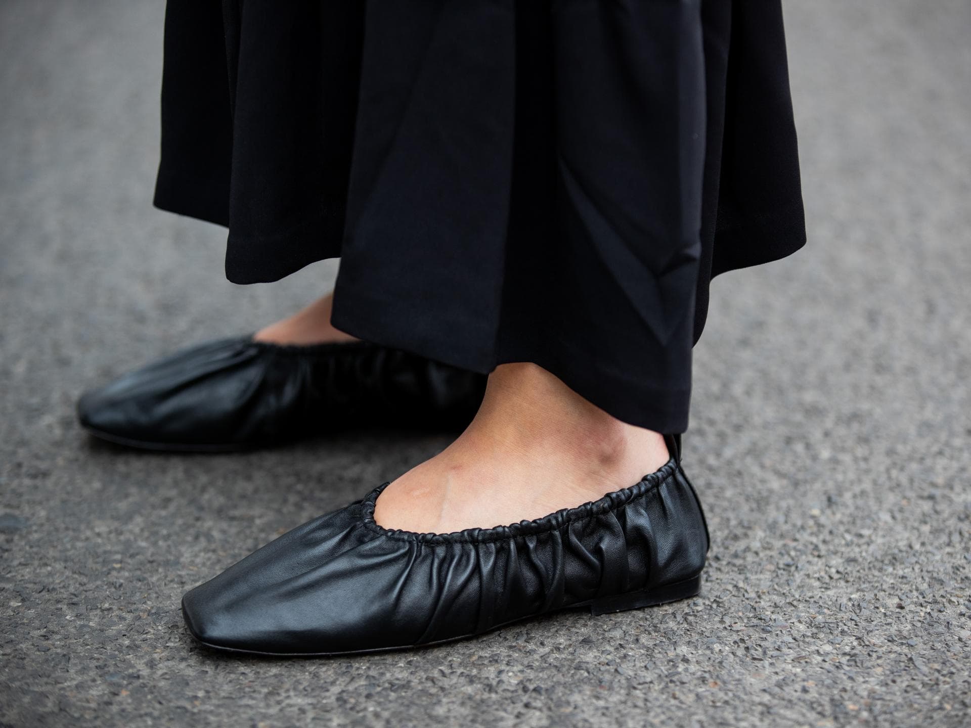Schwarze Ballerinas eckig