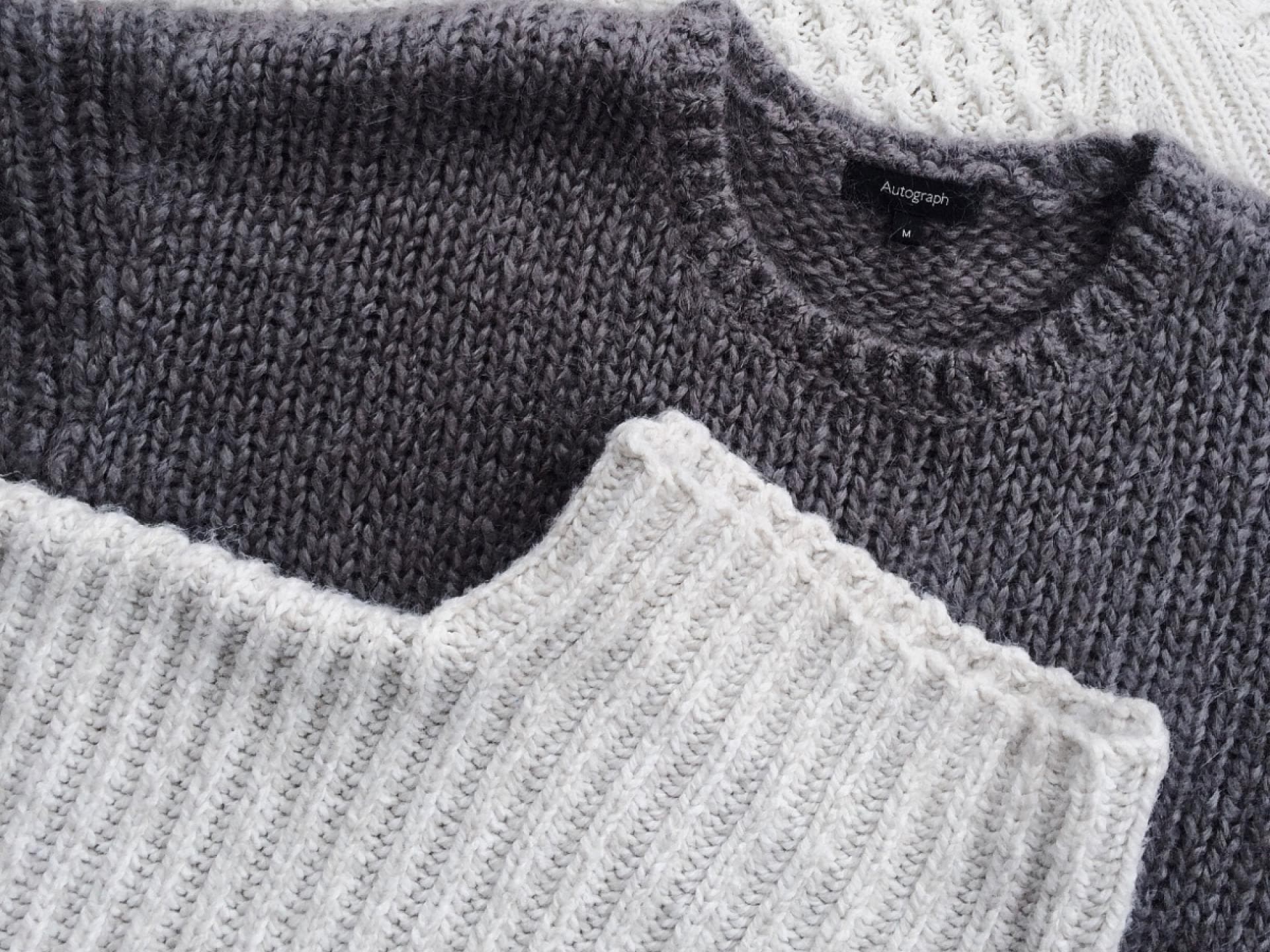 drei verschiedene Wollpullover
