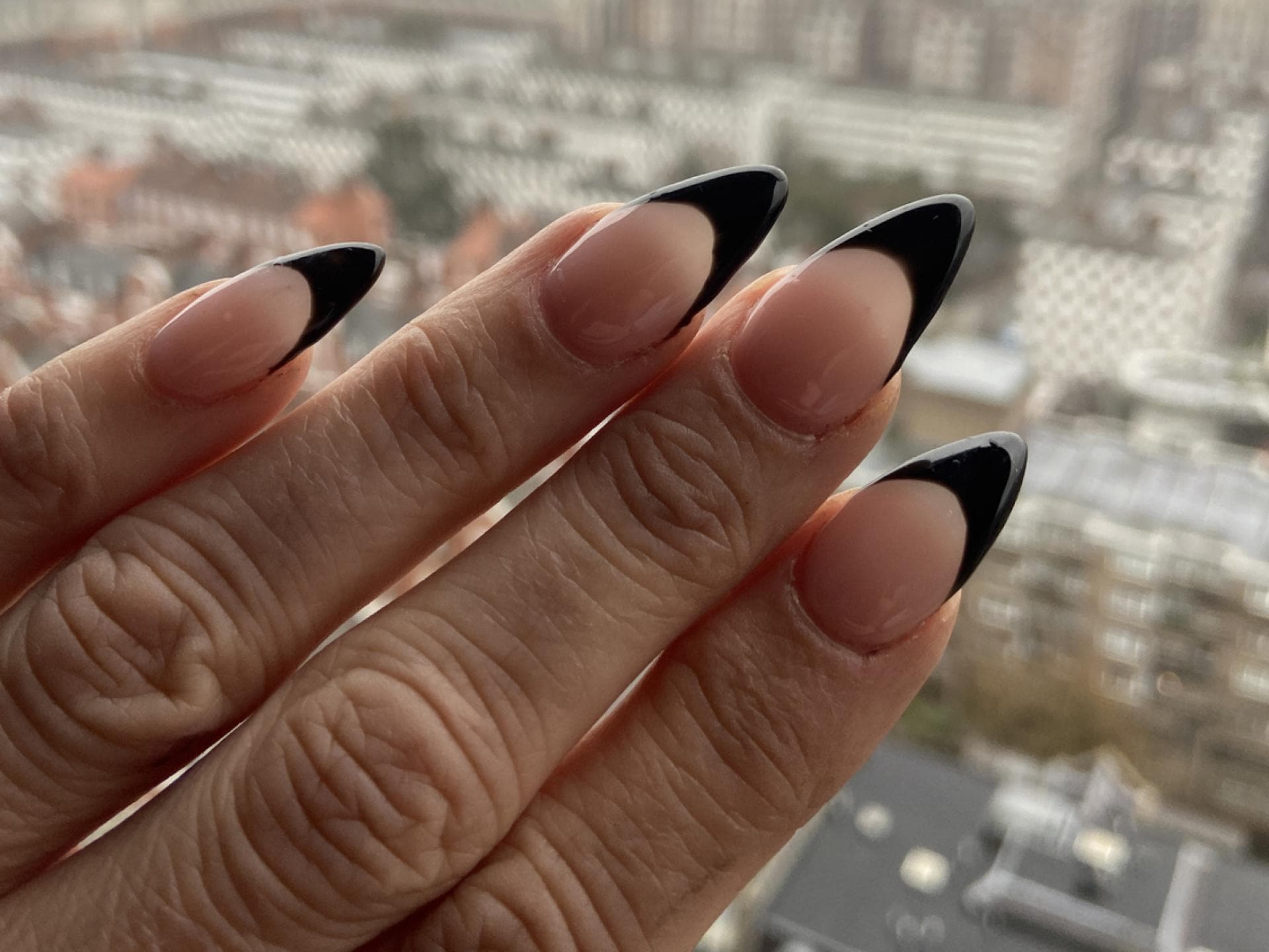 Schwarze French Nails