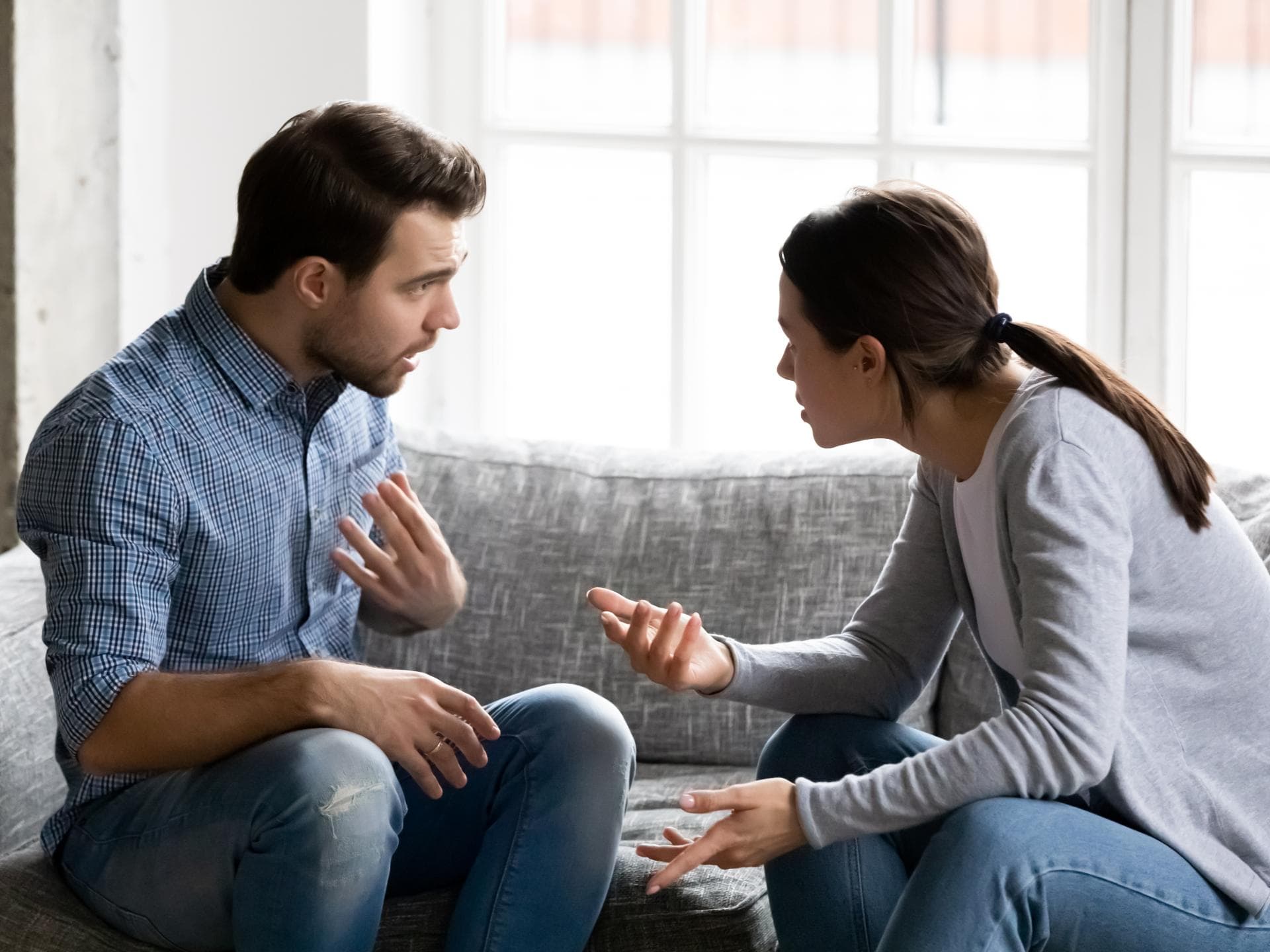 Frau und Mann streiten sich