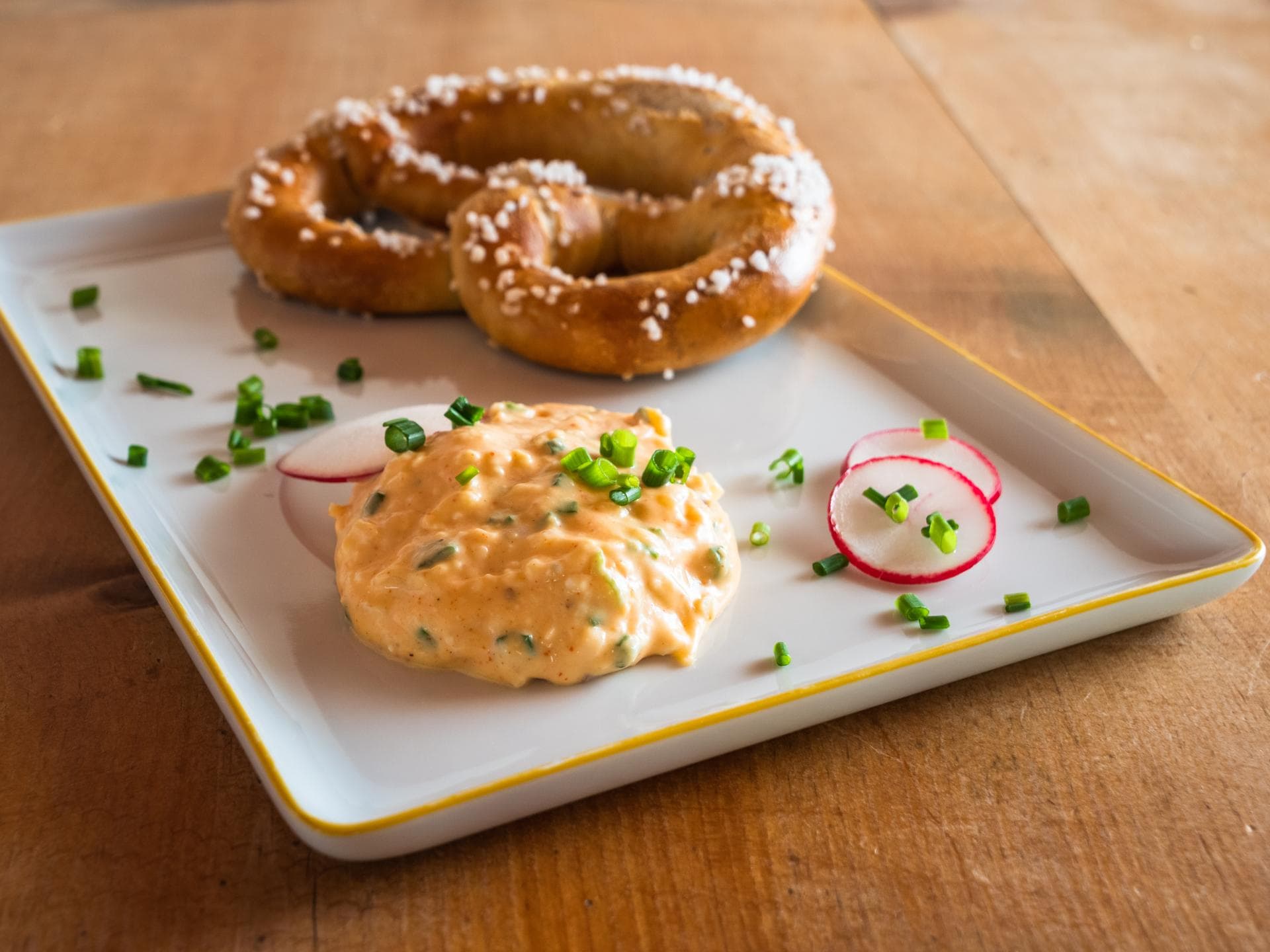 Brezel und Obazda