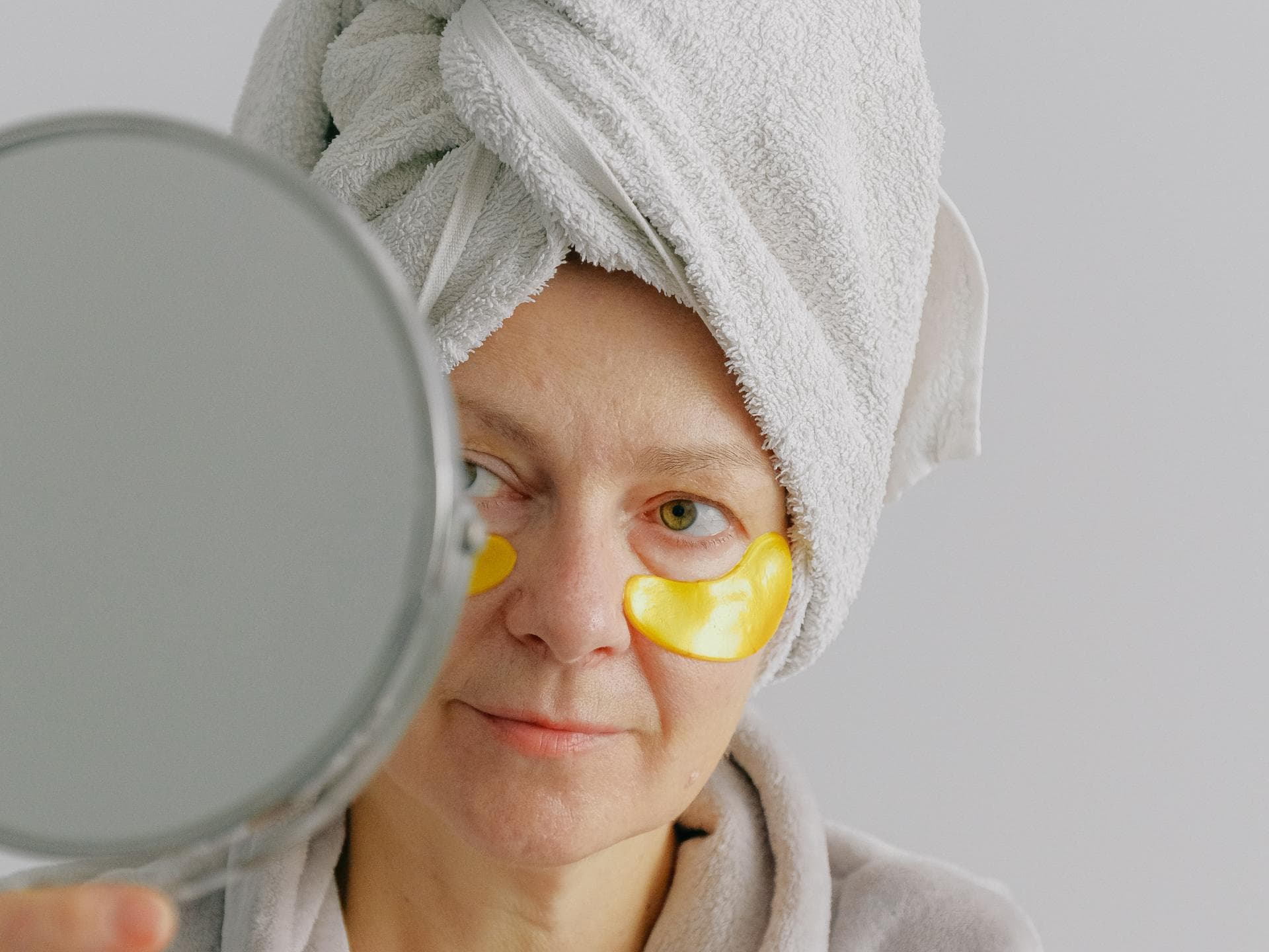 Frau mit Nasolabialfalte