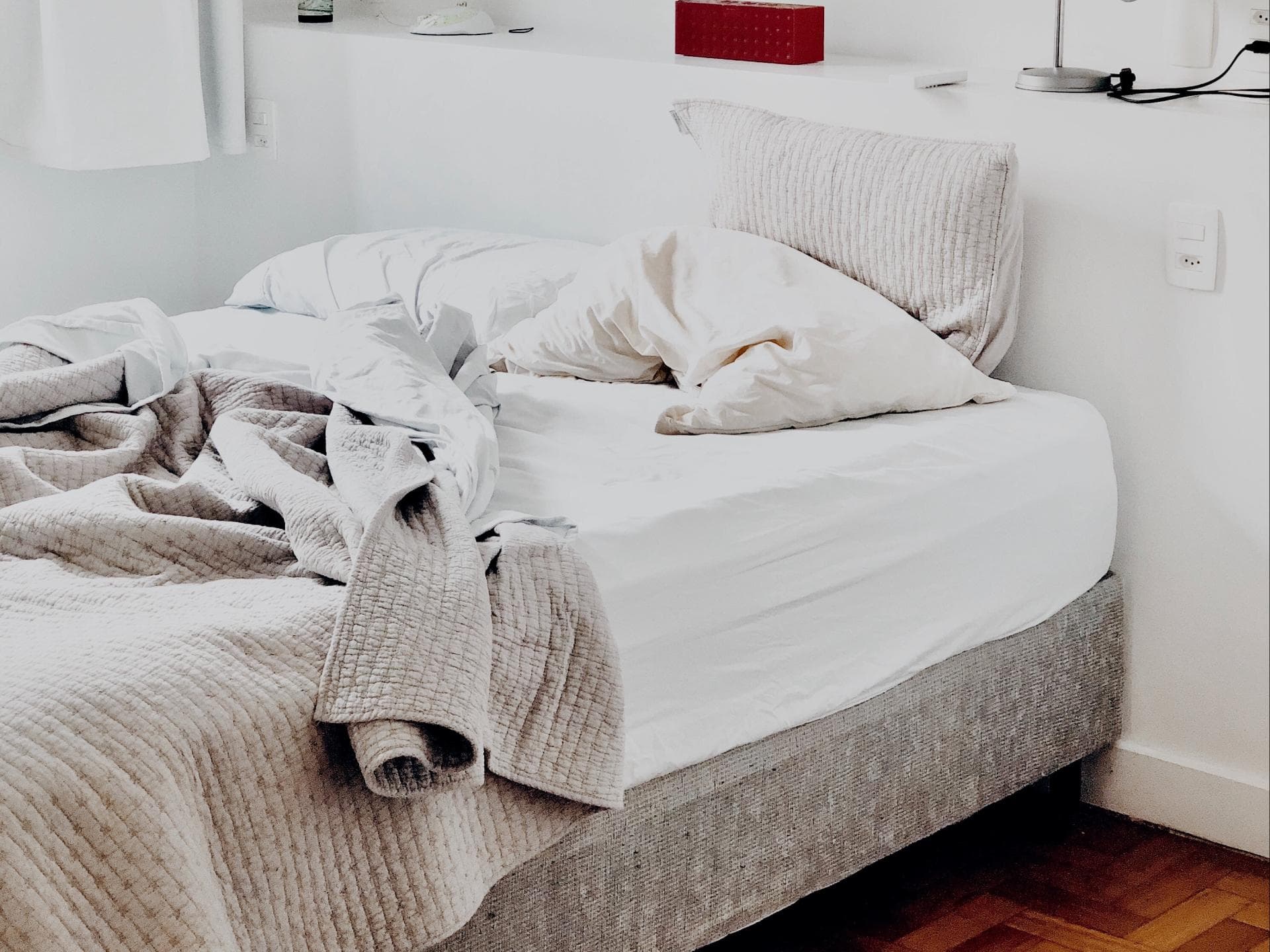 Ungemachtes Bett nach dem Aufstehen