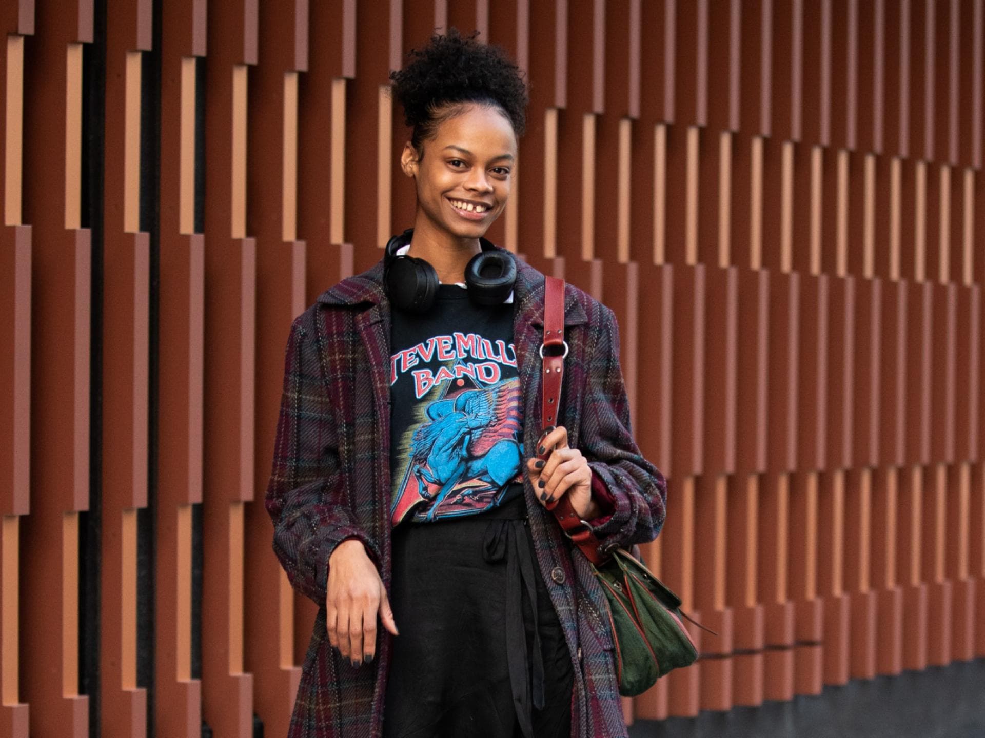 Band-Shirts im Alltag stylen