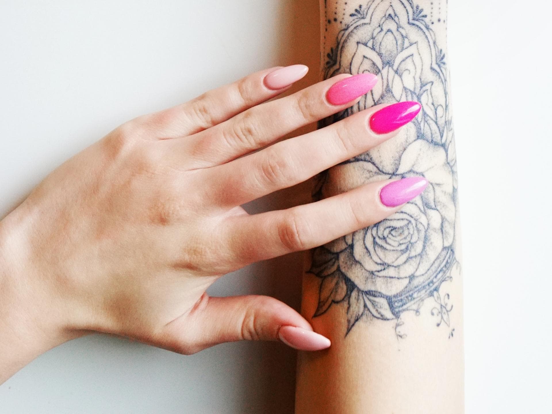 Pinke Nägel verschiedene Farben