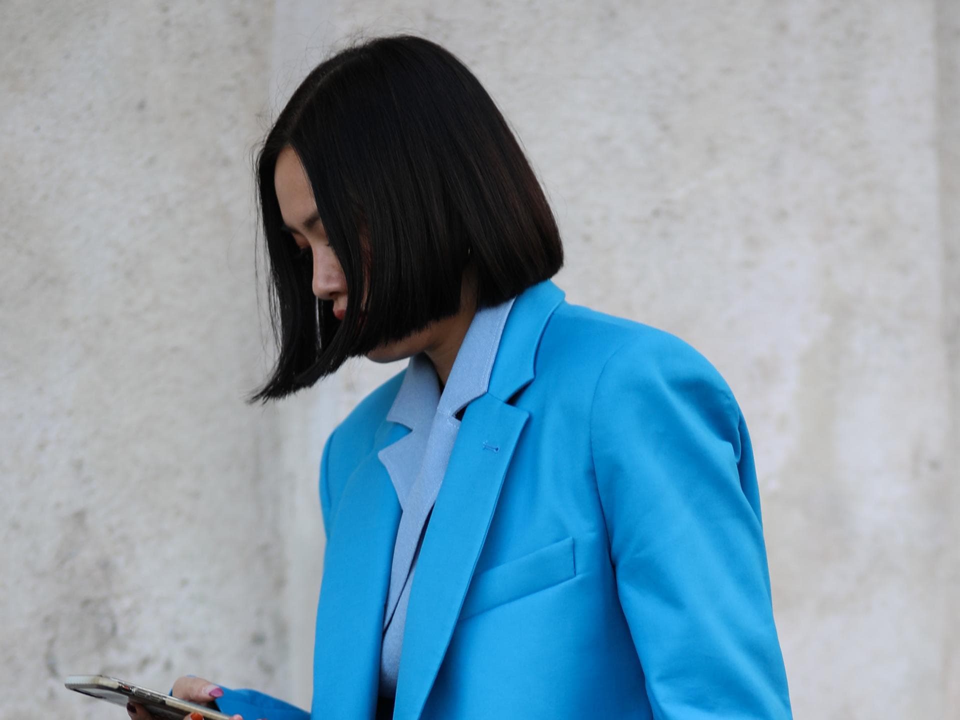 Tiffany Hsu trägt den Sharp Bob