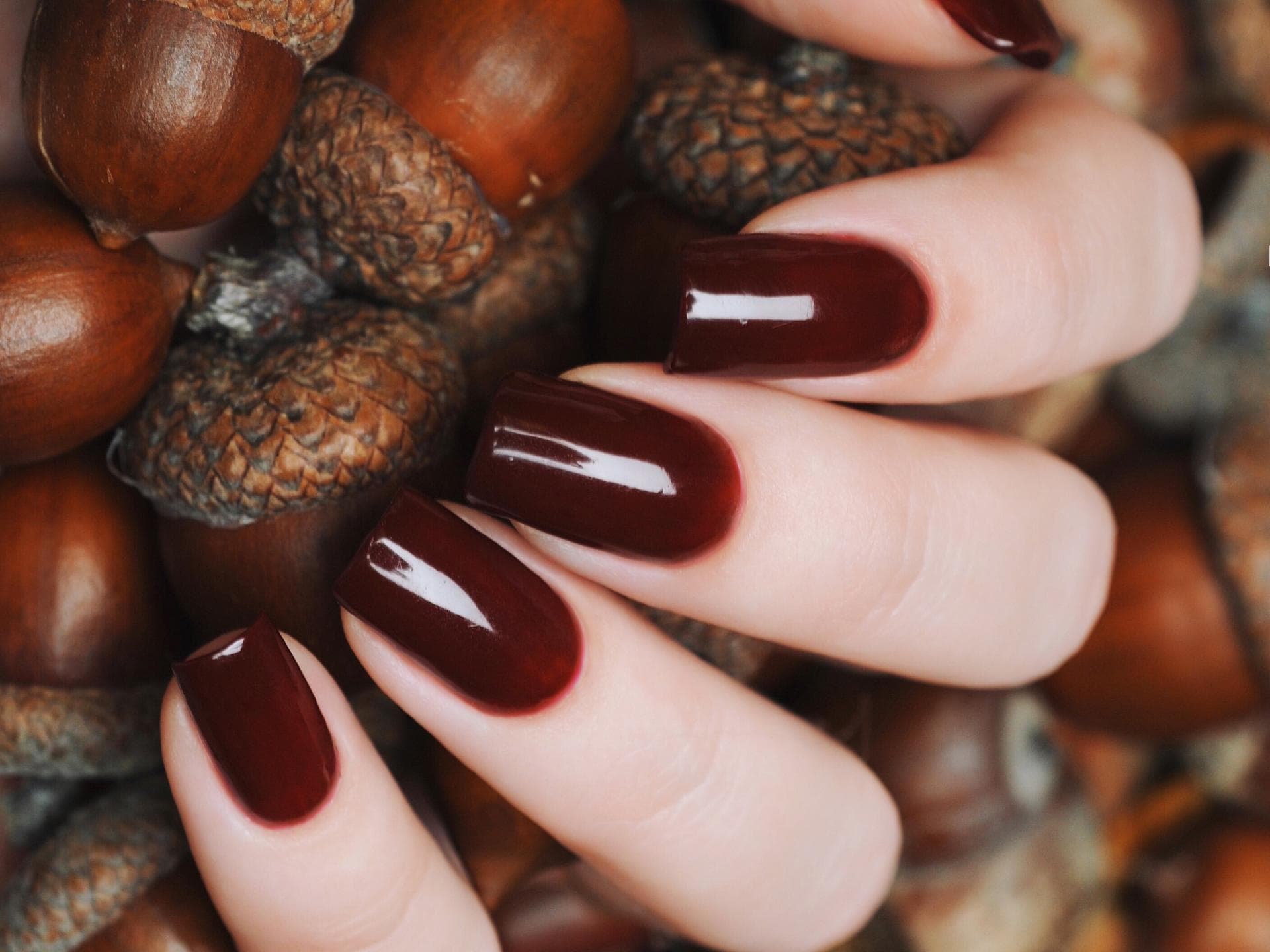Brauner Nagellack 
