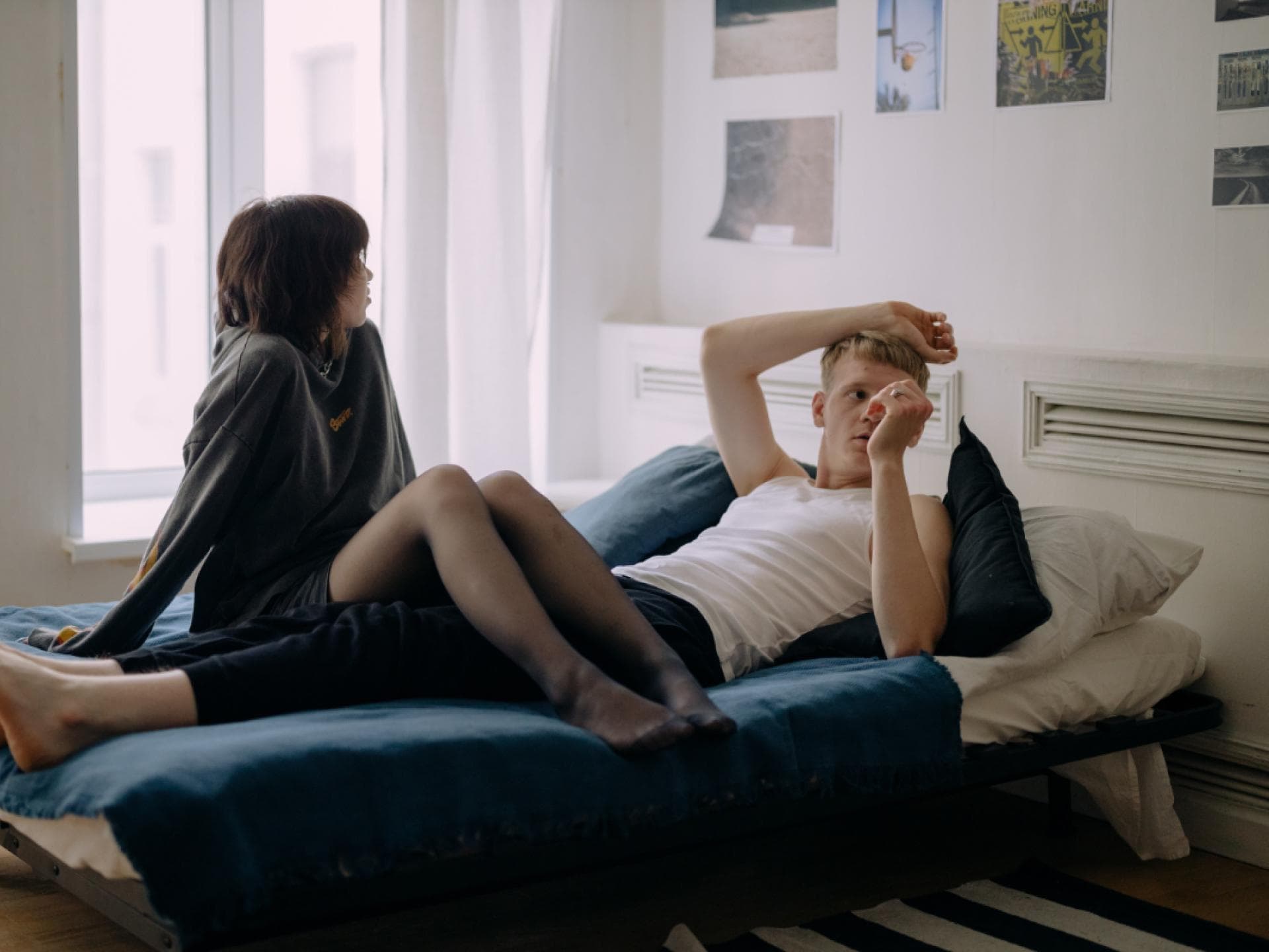 Mann und Frau im Bett