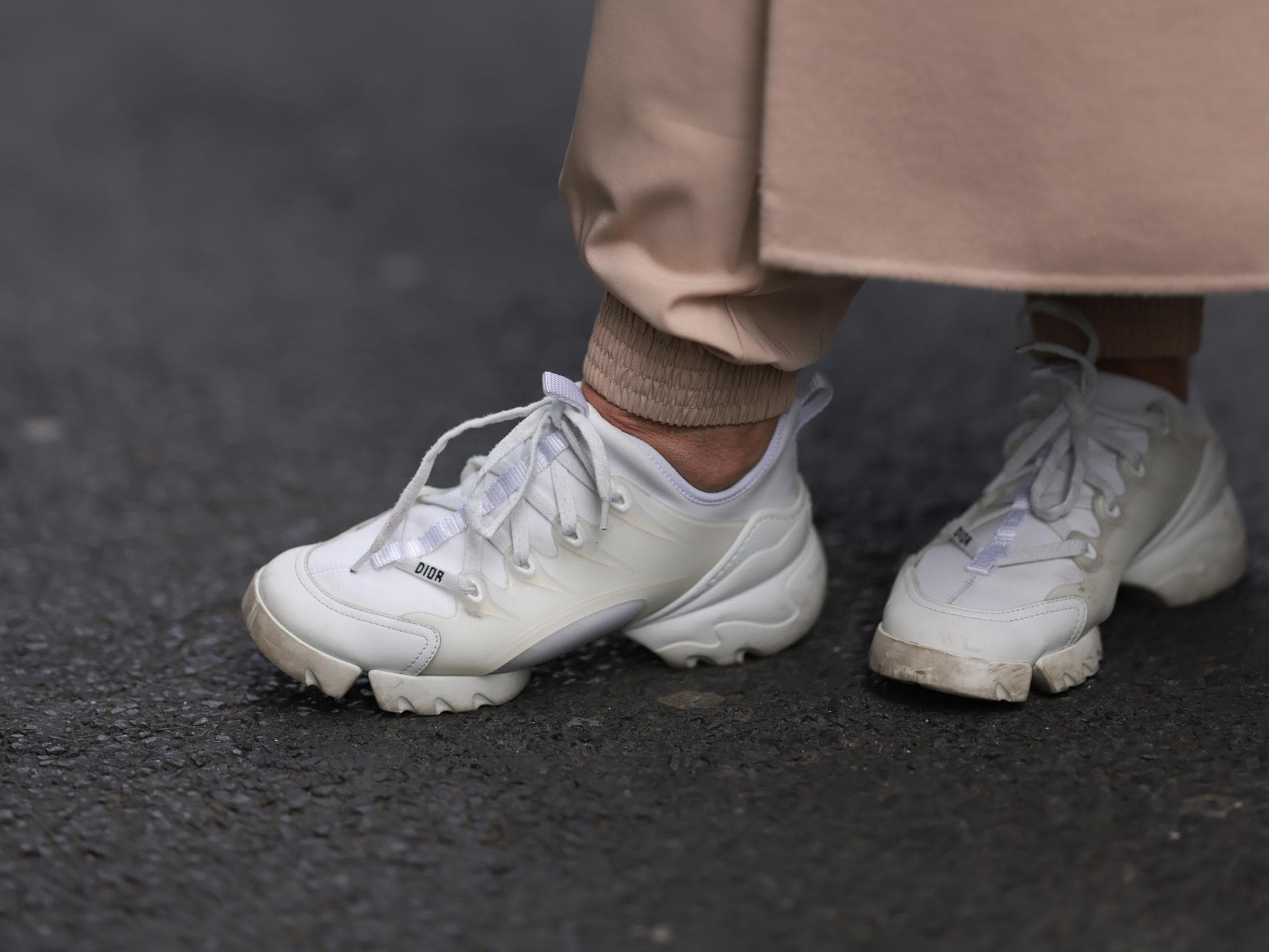 Weiße Sneaker