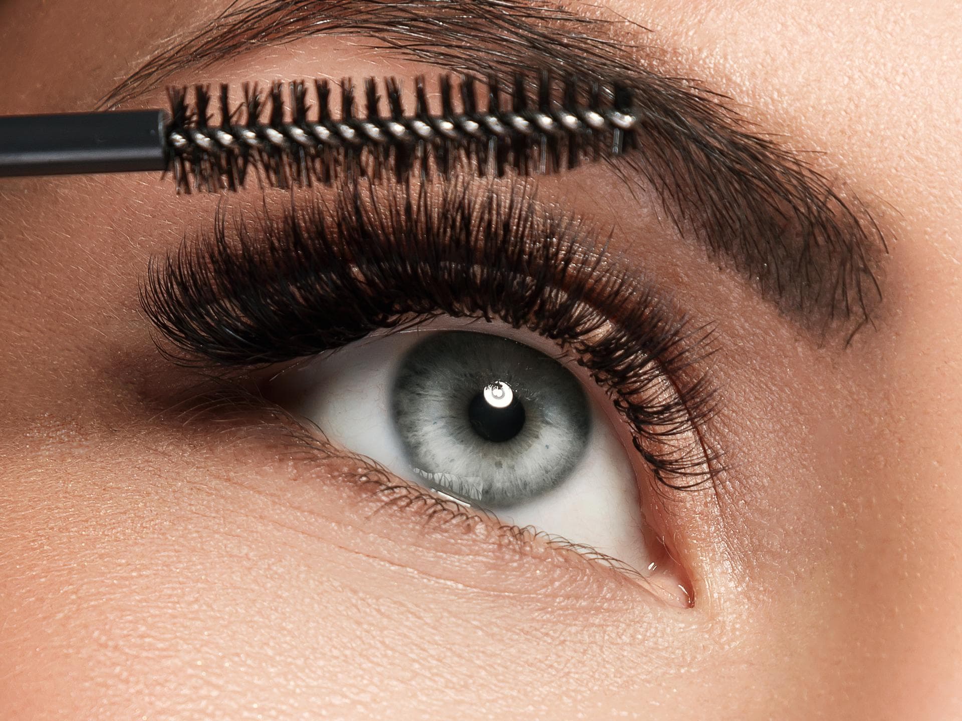 Wimpern bürsten