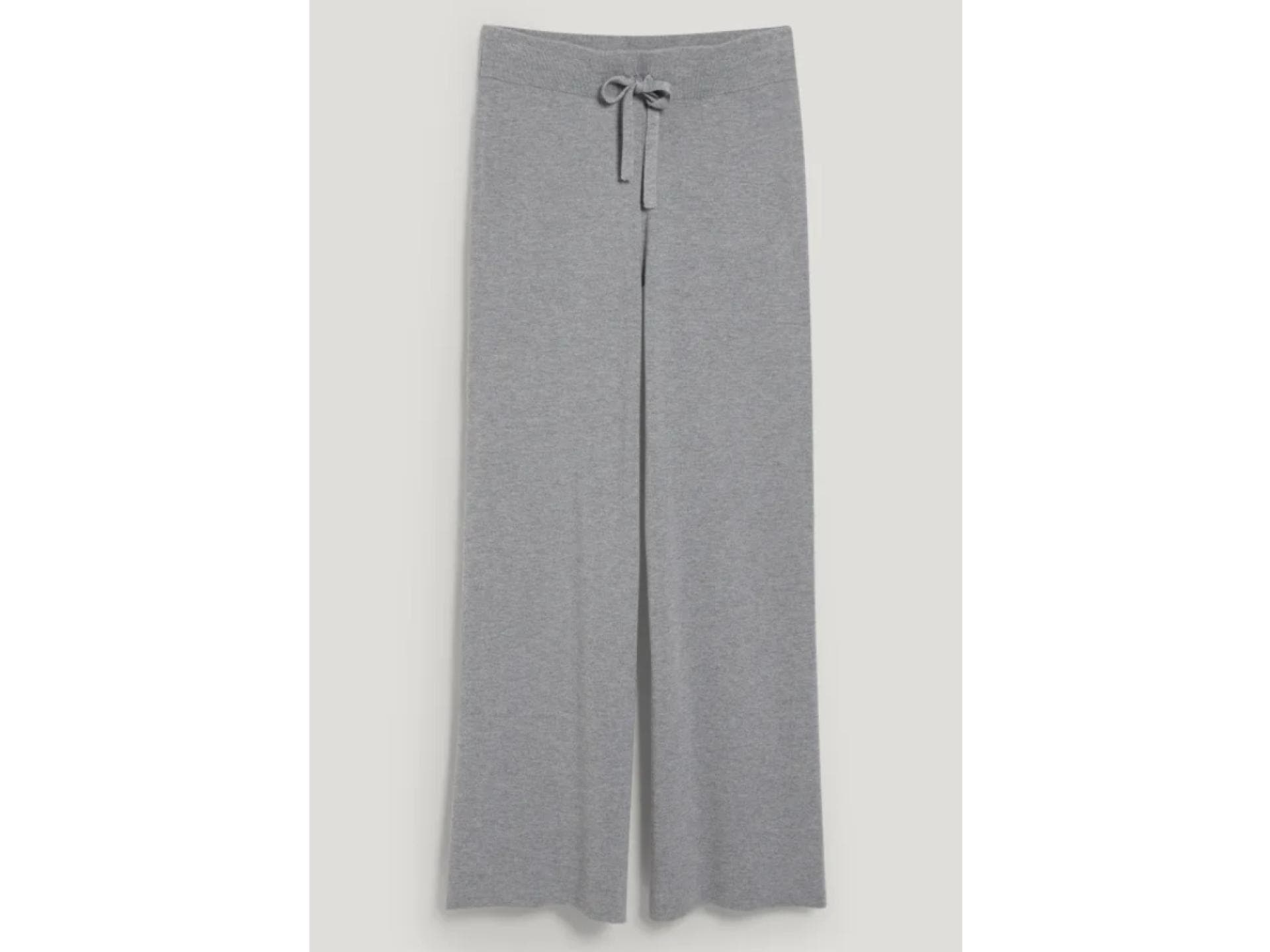 Weiche Strickhose mit zwei aufgesetzten Gesäßtaschen