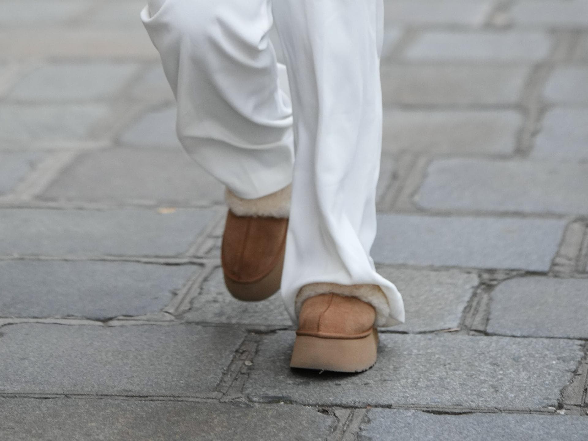 Braune Ugg-Hausschuhe