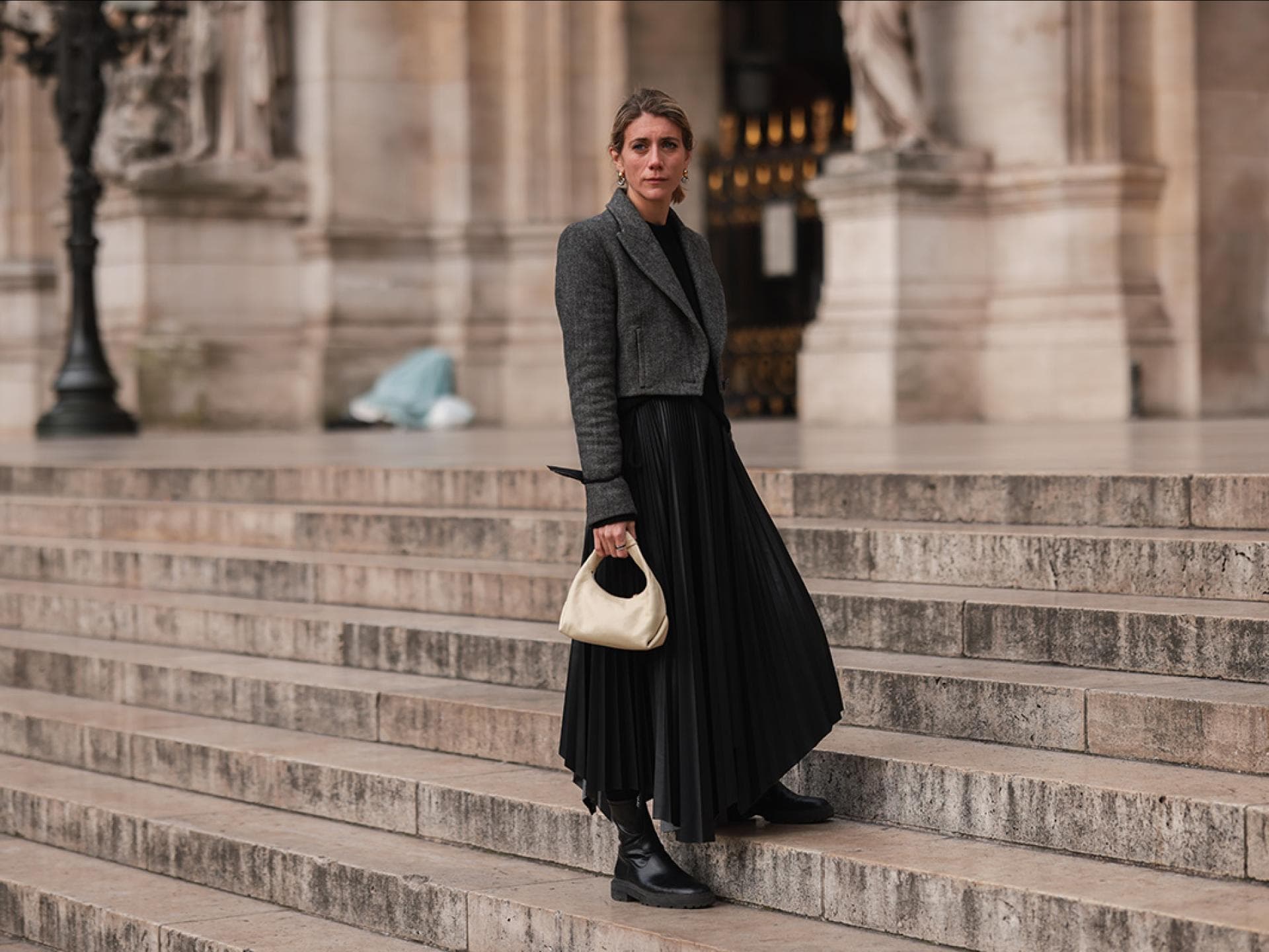 Frau im Maxikleid