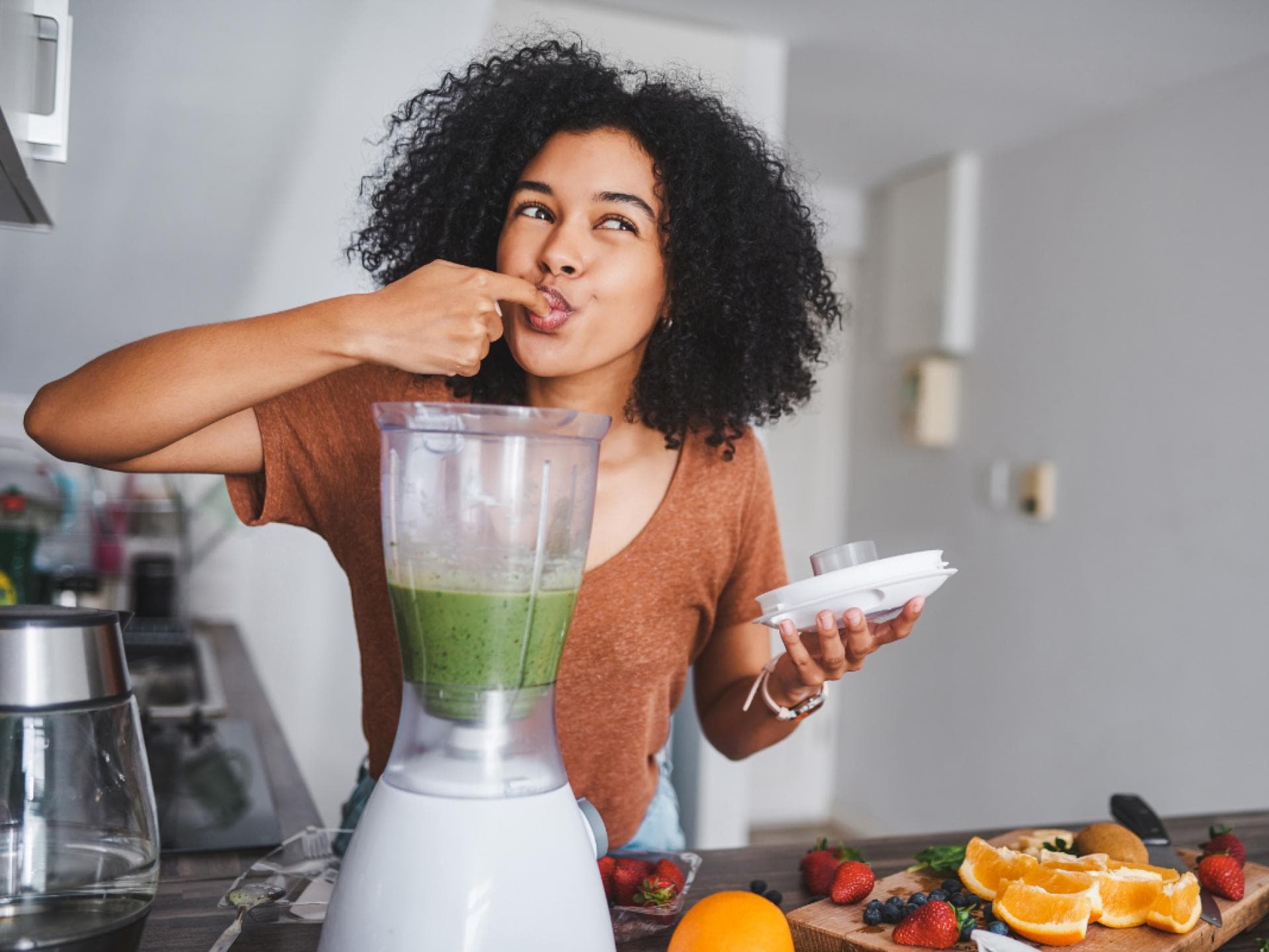 Frau mit Smoothie
