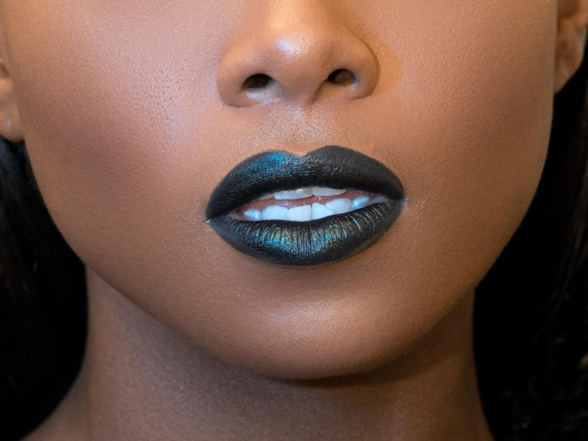 Grauer Lippenstift