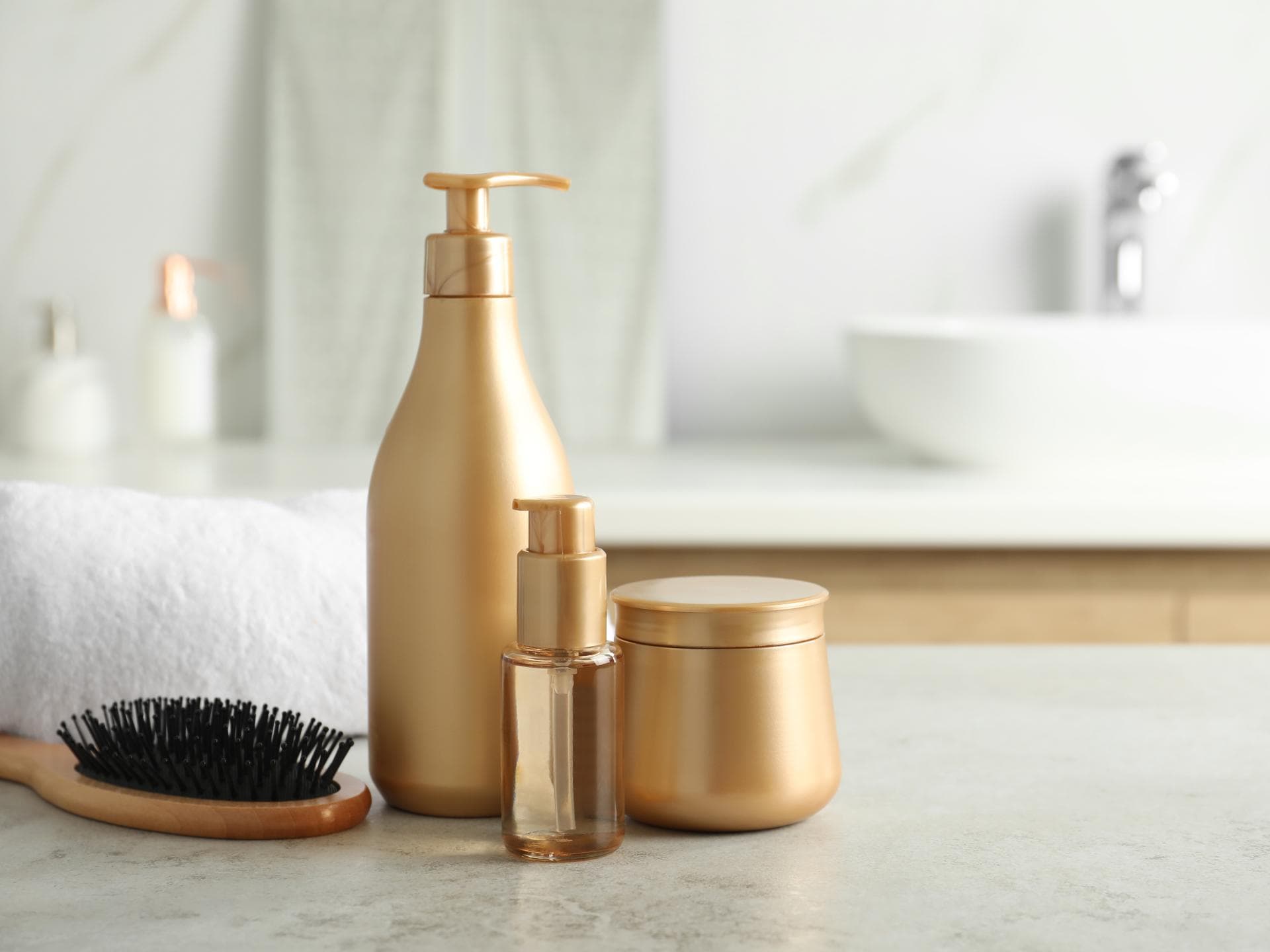 Shampoo ohne Silikone: Für welche Haartypen eignet es sich? Shampoo Verpackungen